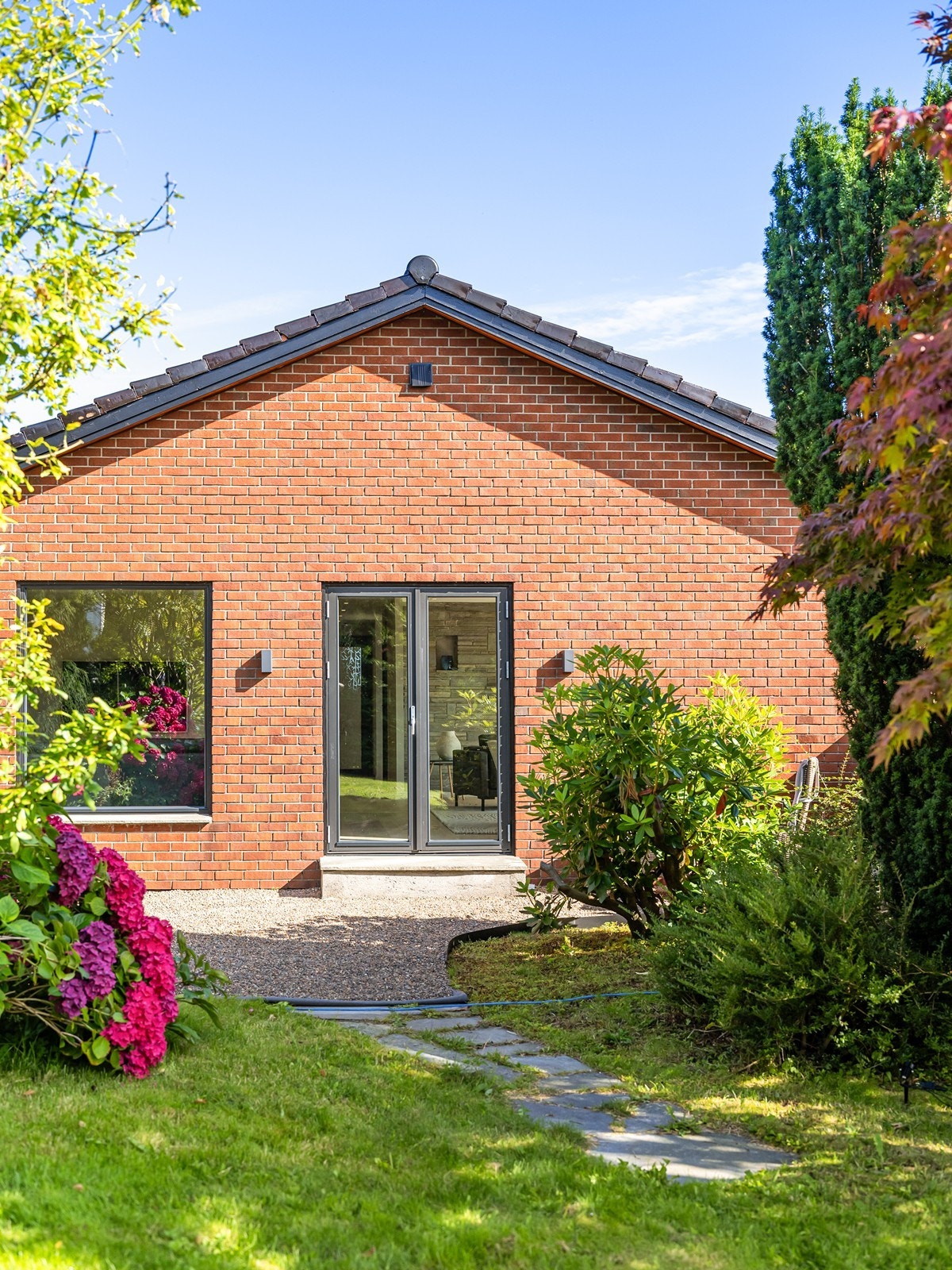 På vestsiden av boligen. Galleribilde