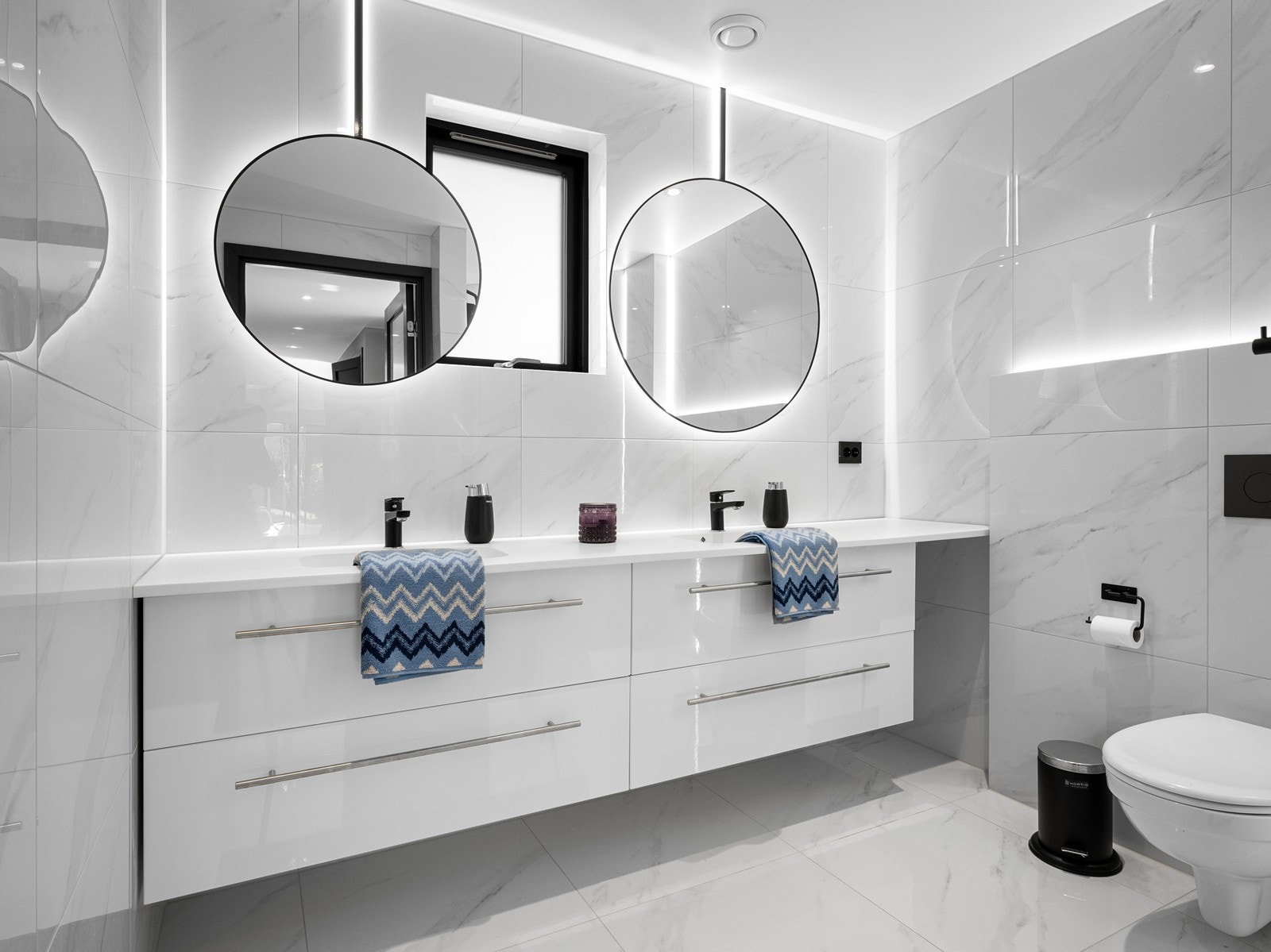 Nydelig opparbeidet baderom vannbåren gulvvarme. Galleribilde