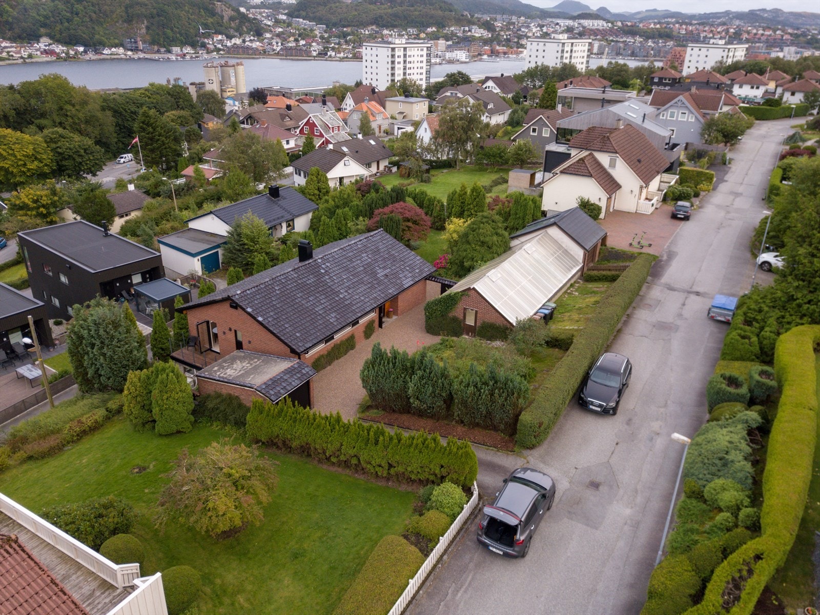Sentral beliggenhet i et attraktivt boligområde med kort avstand til sentrum. Galleribilde