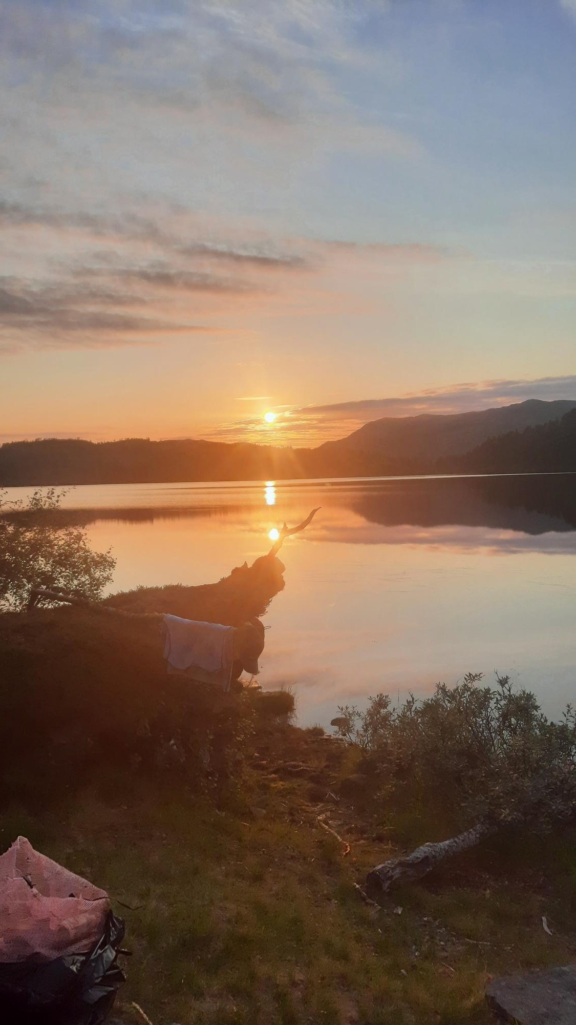 Solnedgang Nedre Leirvatnet. Foto: Grunneier Galleribilde