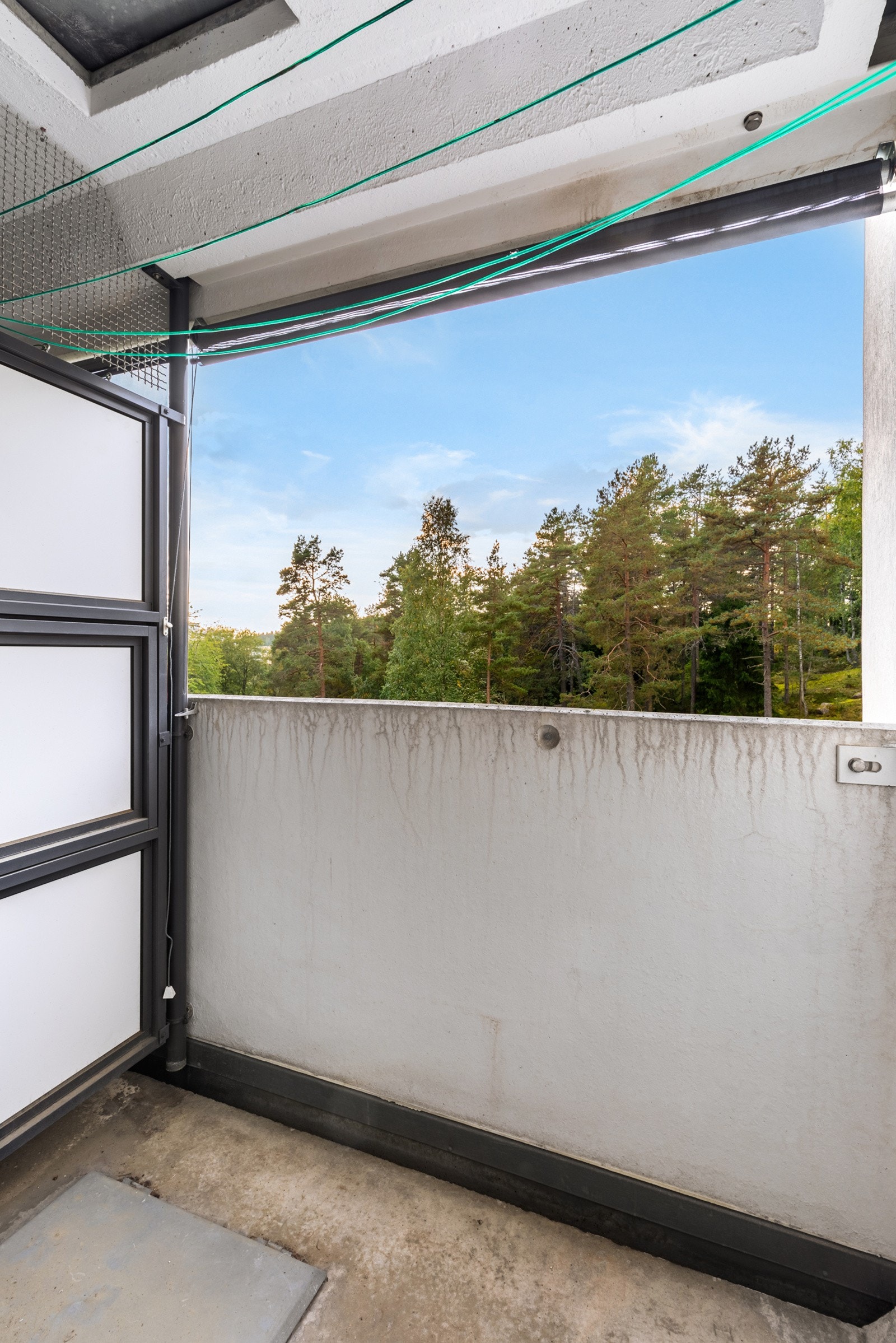 Kjøkkenet har direkte utgang til brannbalkongen som måler ca. 2 kvm. Galleribilde