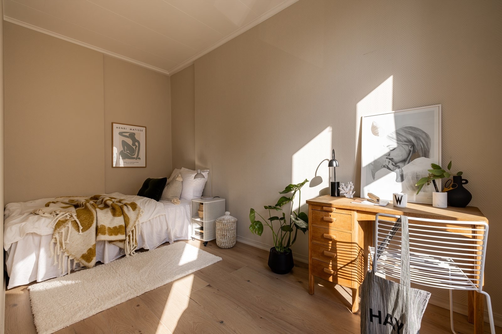 Soverom II er også holdt i lyse, naturlige toner. Galleribilde