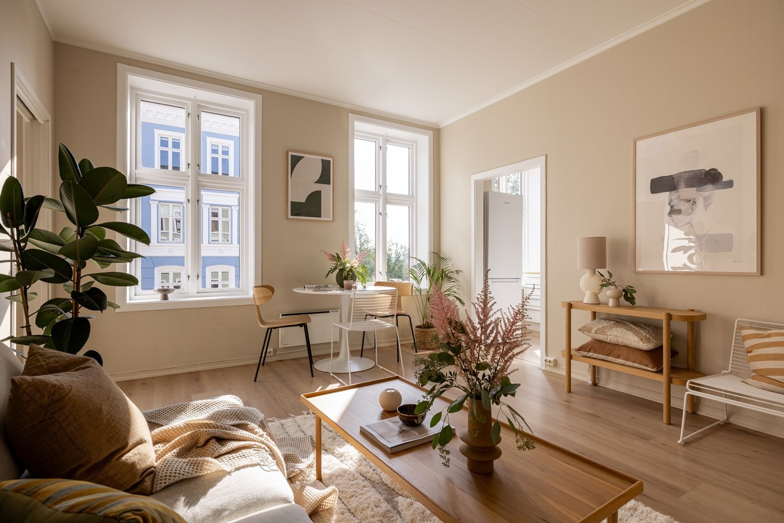 Leiligheten ligger meget fint til i Gamlebyen - Området er sentralt, samtidig som at det oppleves akkurat langt nok unna kjernen til at det er et rolig område der det er godt å bo. Galleribilde