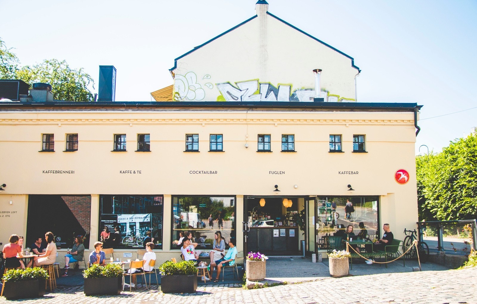 Populære Fuglen, kombinert kaffebrenneri, kafè og coctailbar. Galleribilde