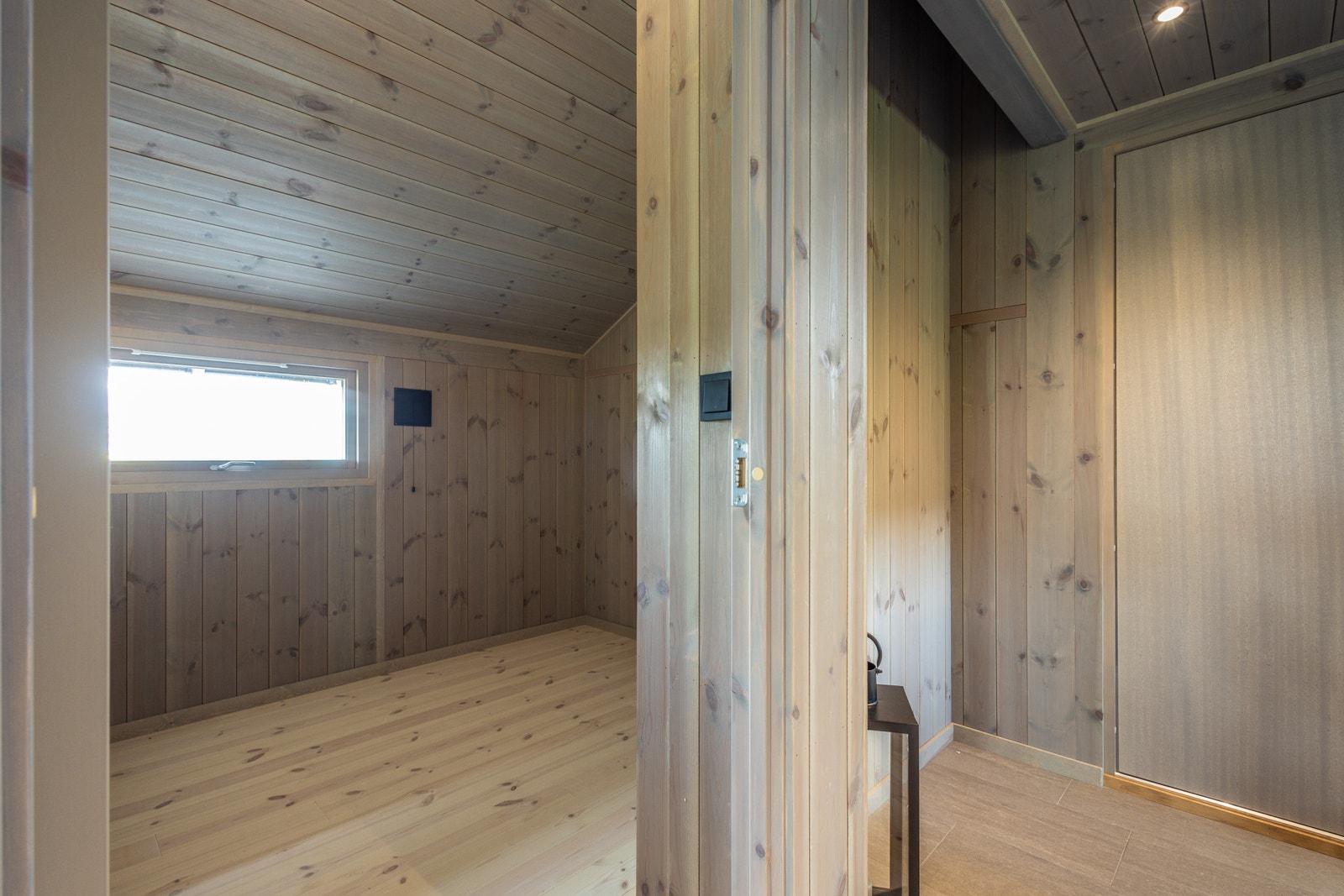 Soverom 2 og garderobe i gang Galleribilde