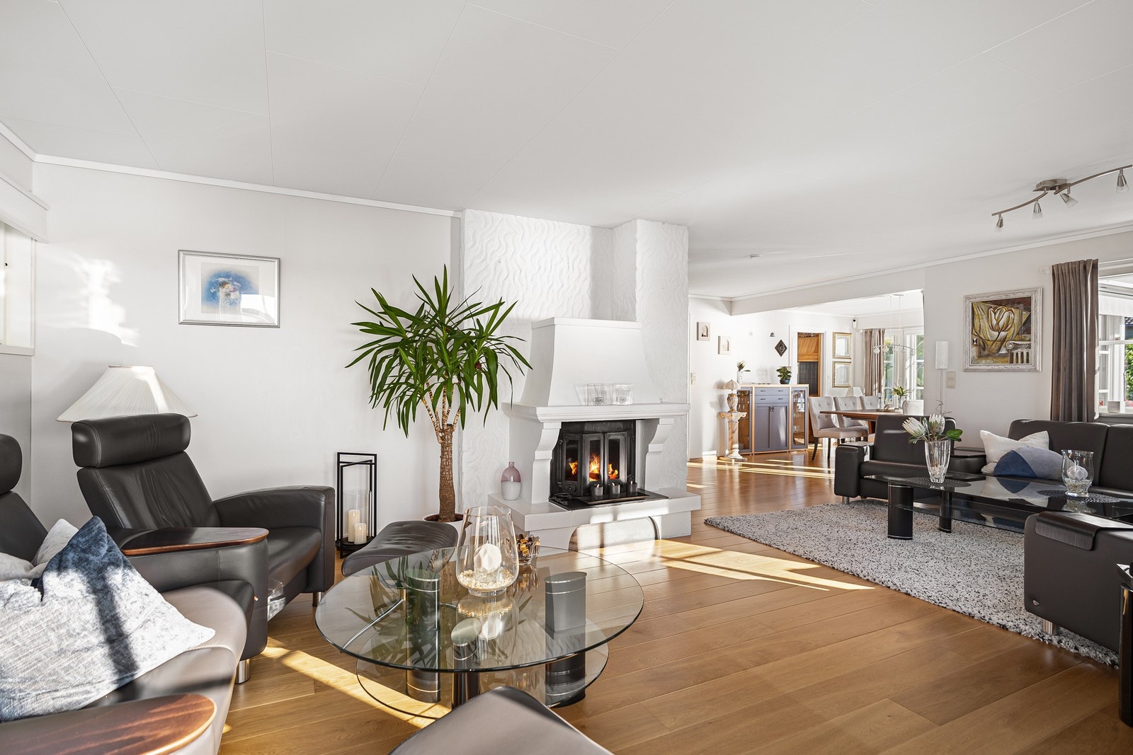 Åpen og fin løsning som er enkelt å møblere i flere avdelinger Galleribilde