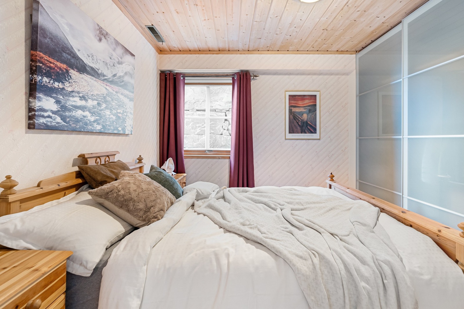 Soverom 2 i underetg. Galleribilde