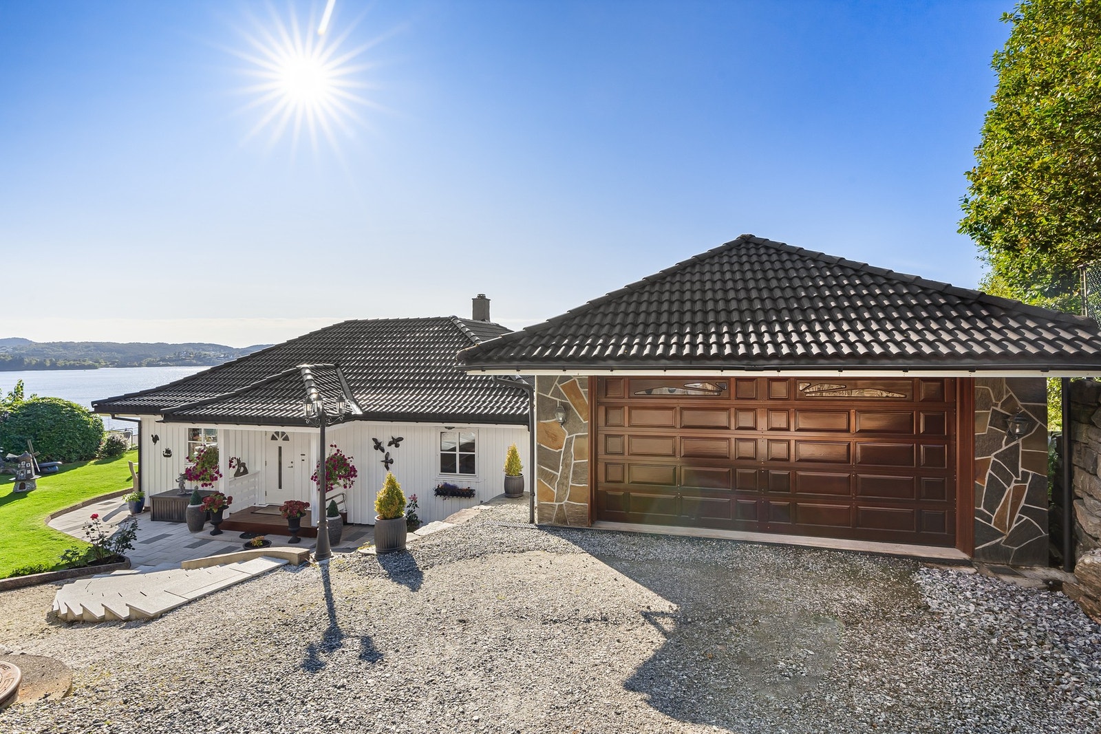 Ende av stikkvei og med god plass for parkering Galleribilde