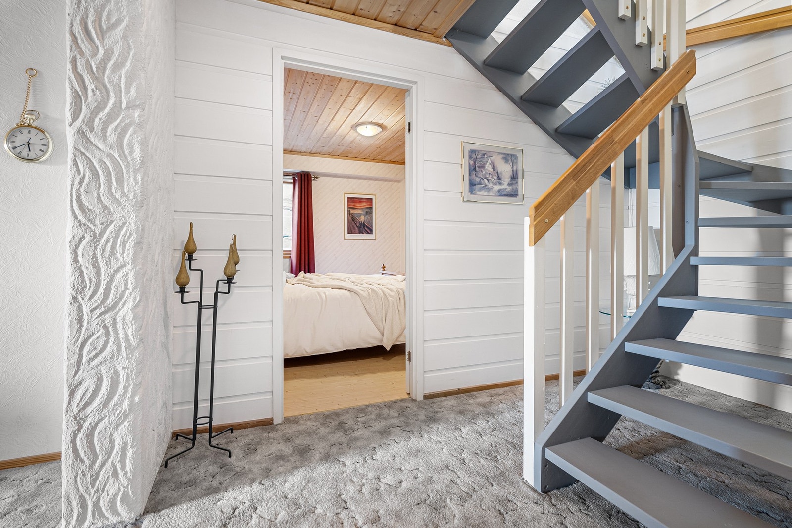 Trapp til underetg med boligens øvrige 3 soverom Galleribilde