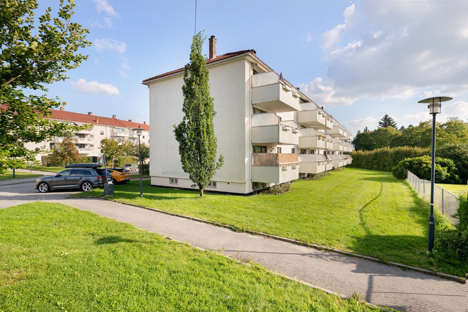 Her bor du i et sjarmerende boligområde beliggende i populære omgivelser på Teisen. Galleribilde