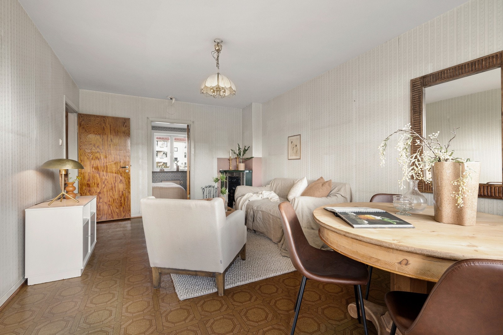 Takhøyden i stuen er målt til 2,52 meter. Galleribilde