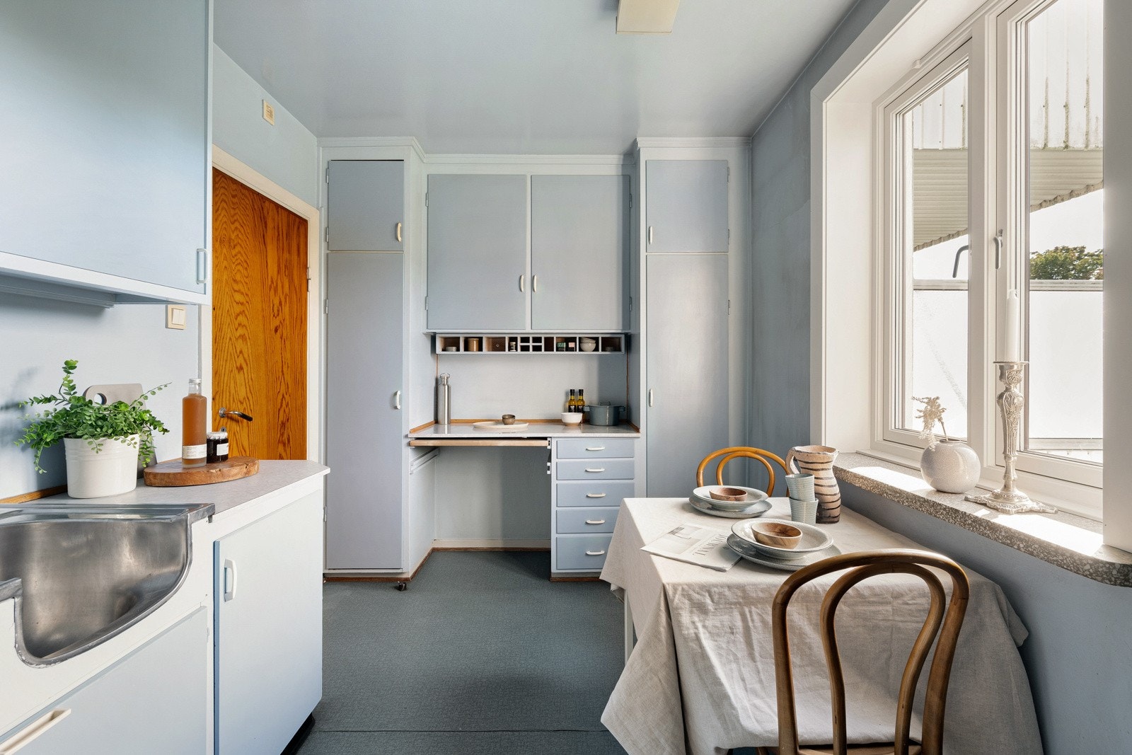 Separat kjøkken med adkomst fra entré. Galleribilde