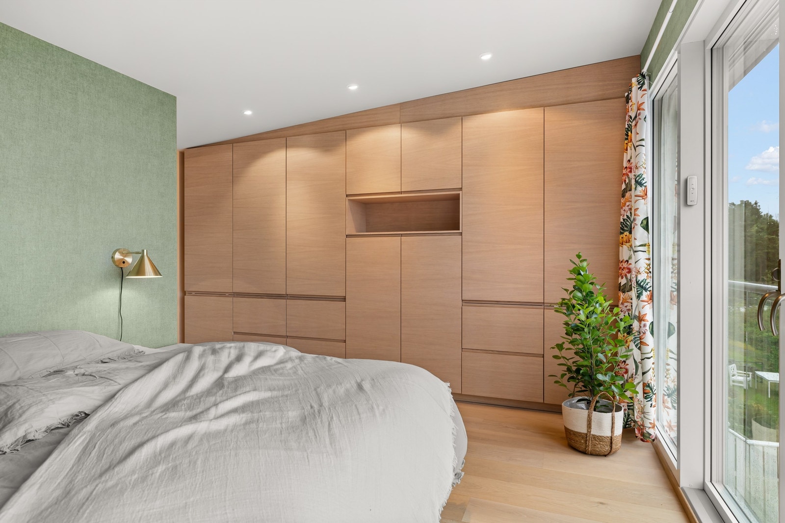 Plassbygd garderobe fra Designa. Galleribilde