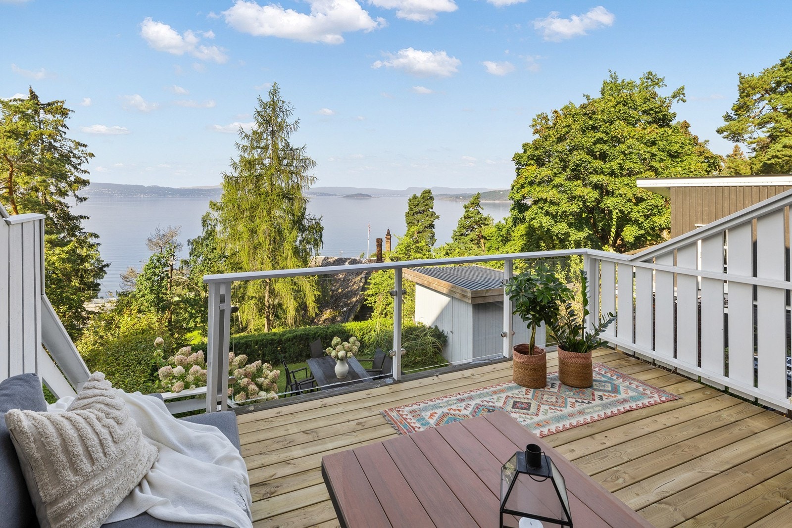 Utsikt fra terrassen. Galleribilde