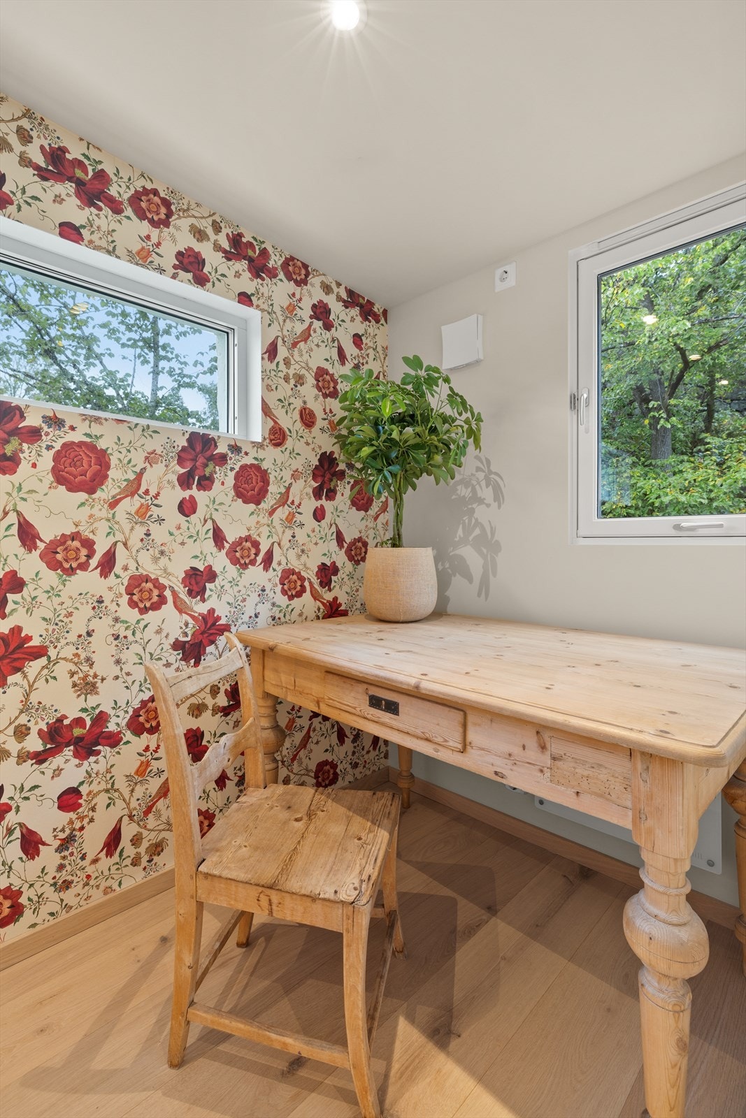 Kontorplass på soverom. Galleribilde