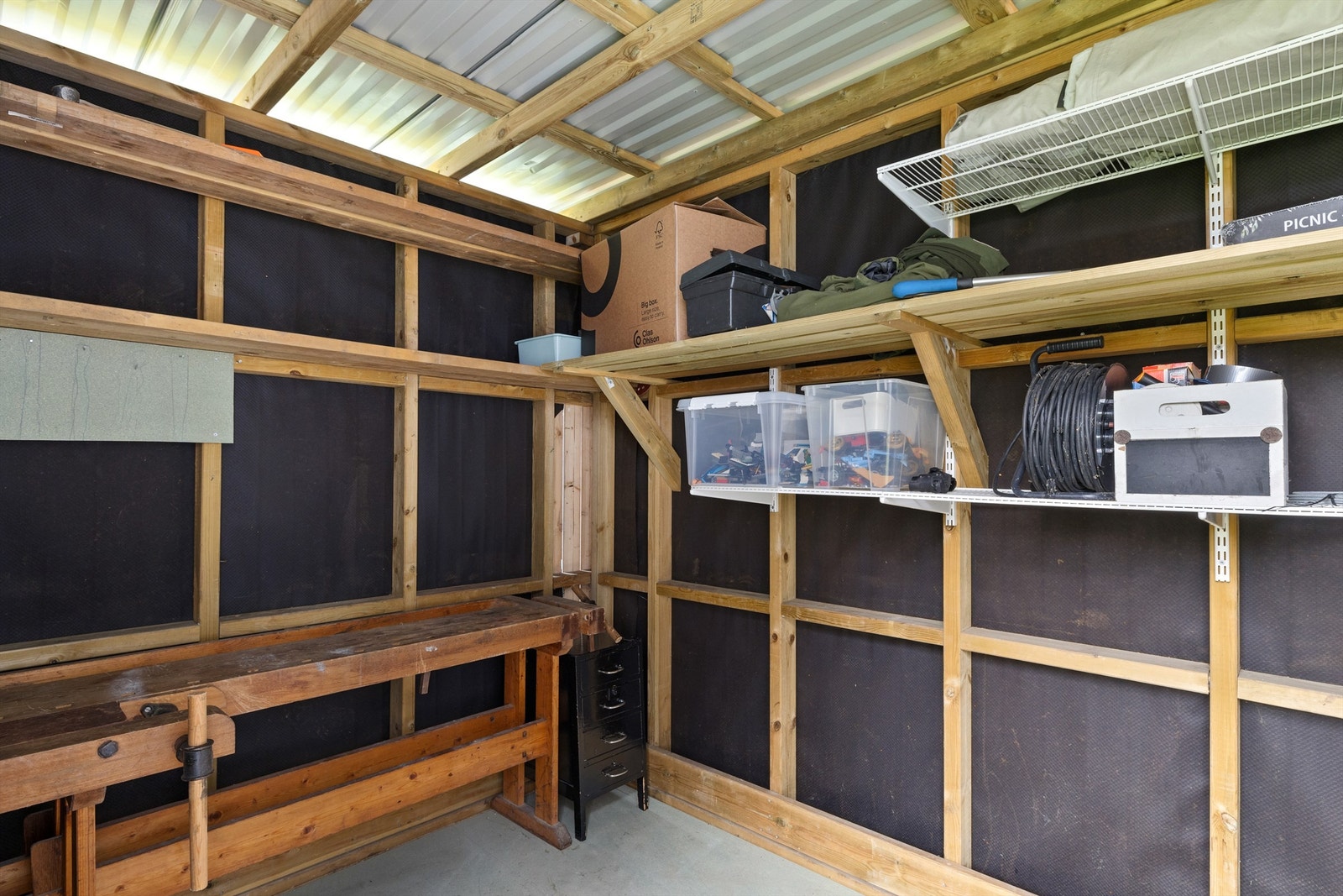 God lagringsplass i praktisk utebod. Galleribilde