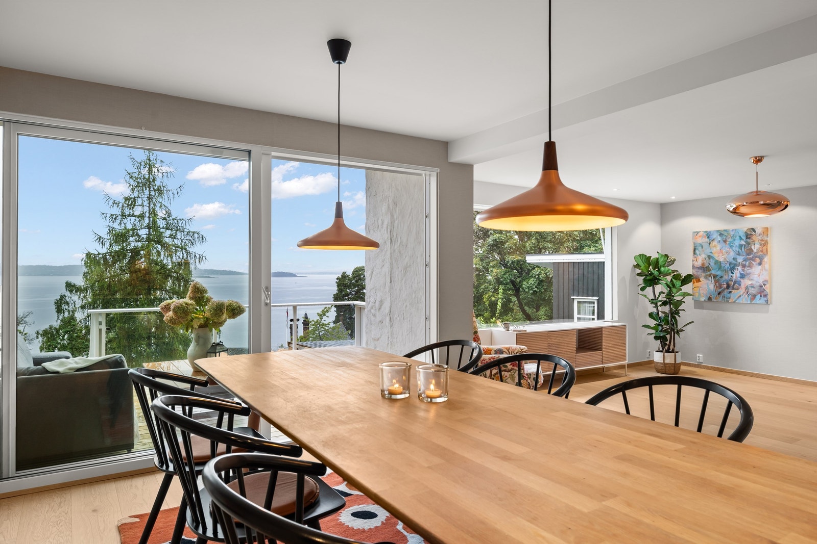 Fra spisestue mot stue. Galleribilde