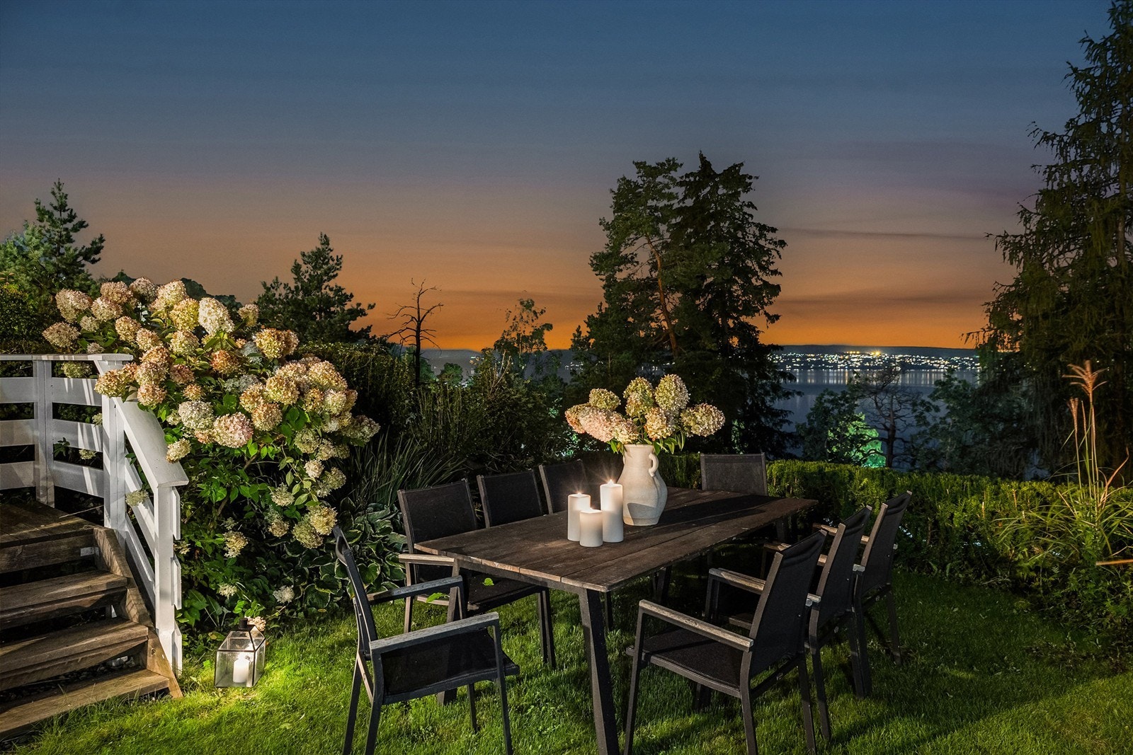 Hage med flott utsikt. Galleribilde