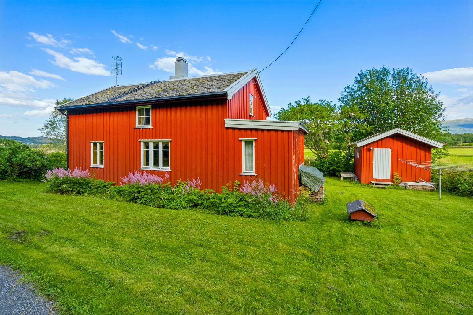 EiendomsMegler 1 presenterer Åsveien 19 - Rustikk fritidsbolig i landlige omgivelser Galleribilde