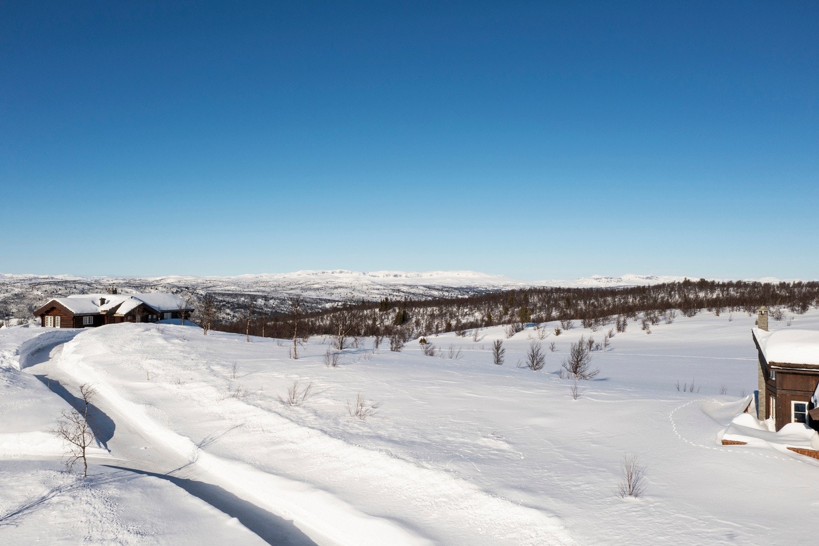 Vinterbrøytet vei helt fram til eiendommen Galleribilde