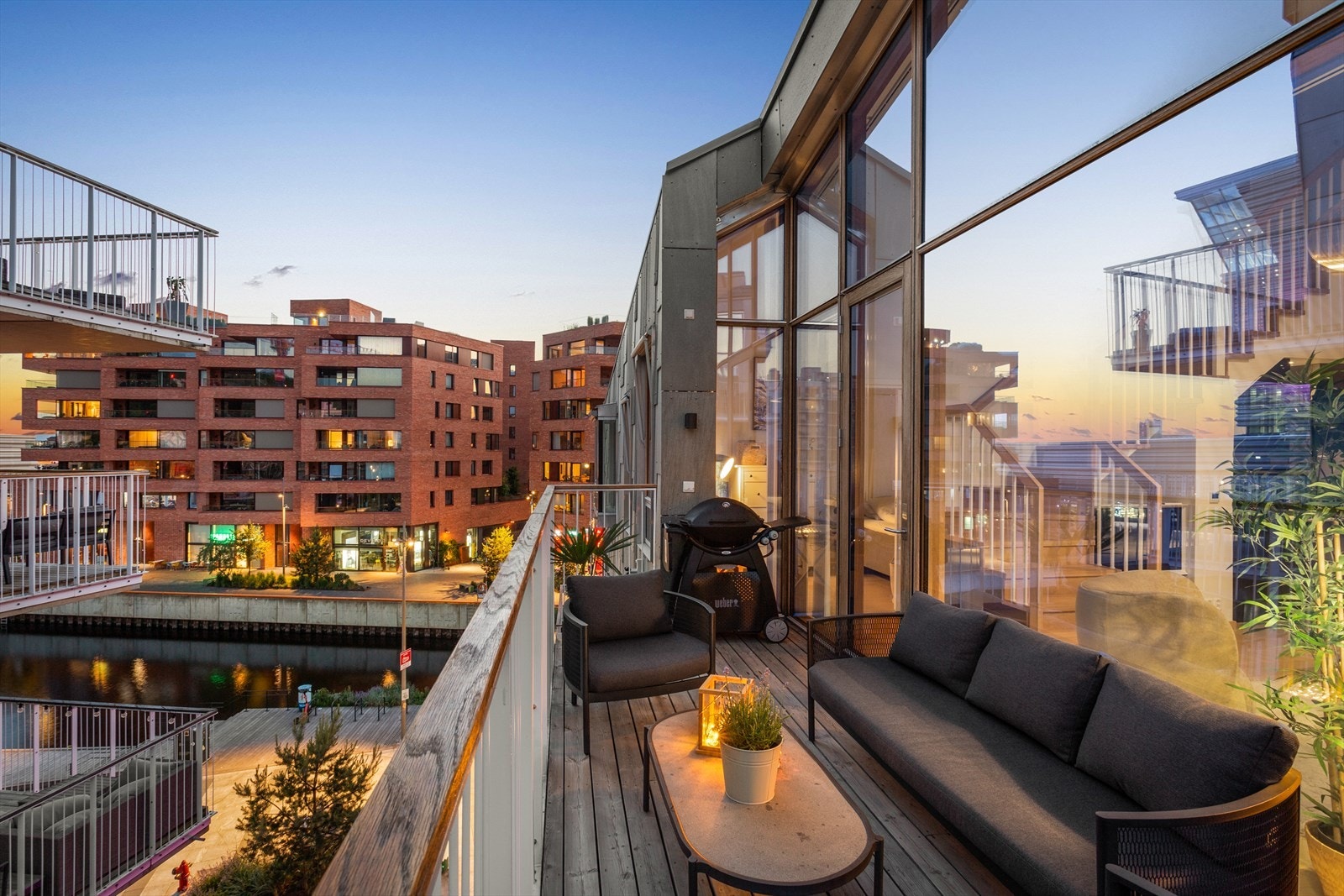 Fantastisk sørvestvendt balkong på 13 m² - Utmerket for sene sommerkvelder! Galleribilde