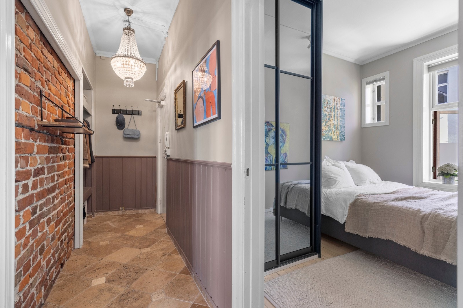 Hovedsoverom tilgjengelig fra gangen. Galleribilde