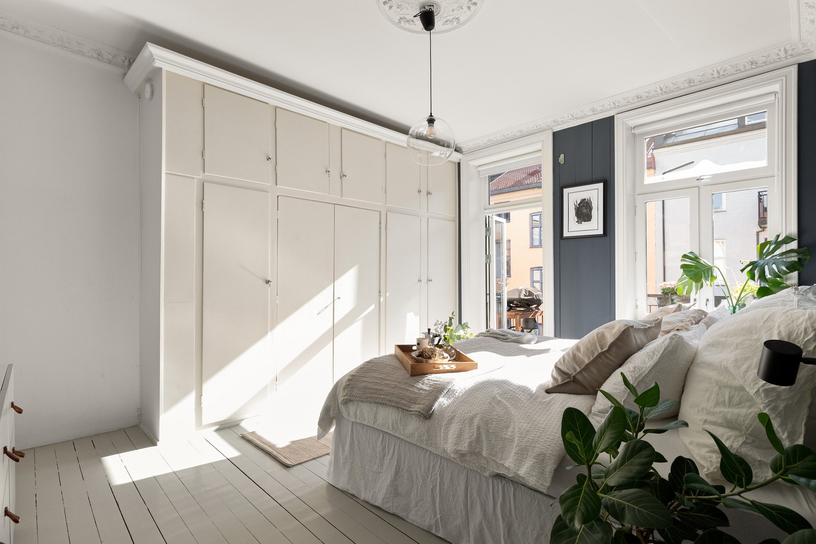 Soverommet er utstyrt med et stort, plassbygd garderobeskap. Galleribilde