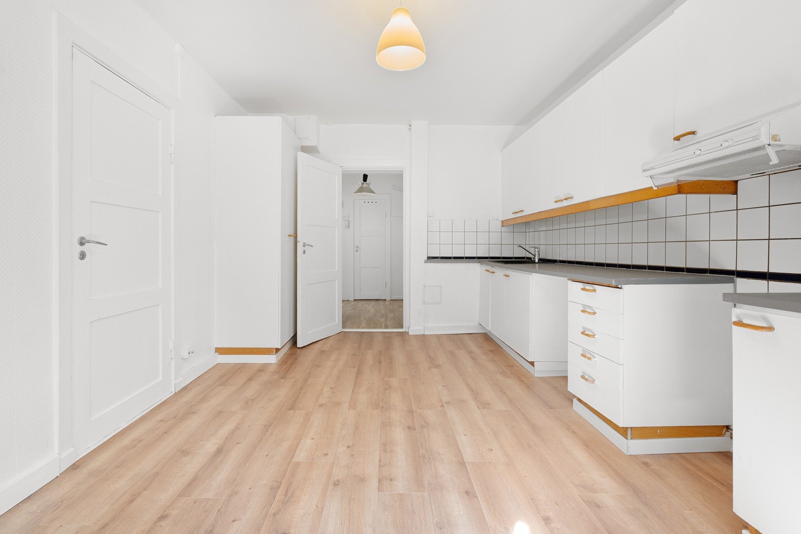 Plass til spisebord ved vinduet Galleribilde