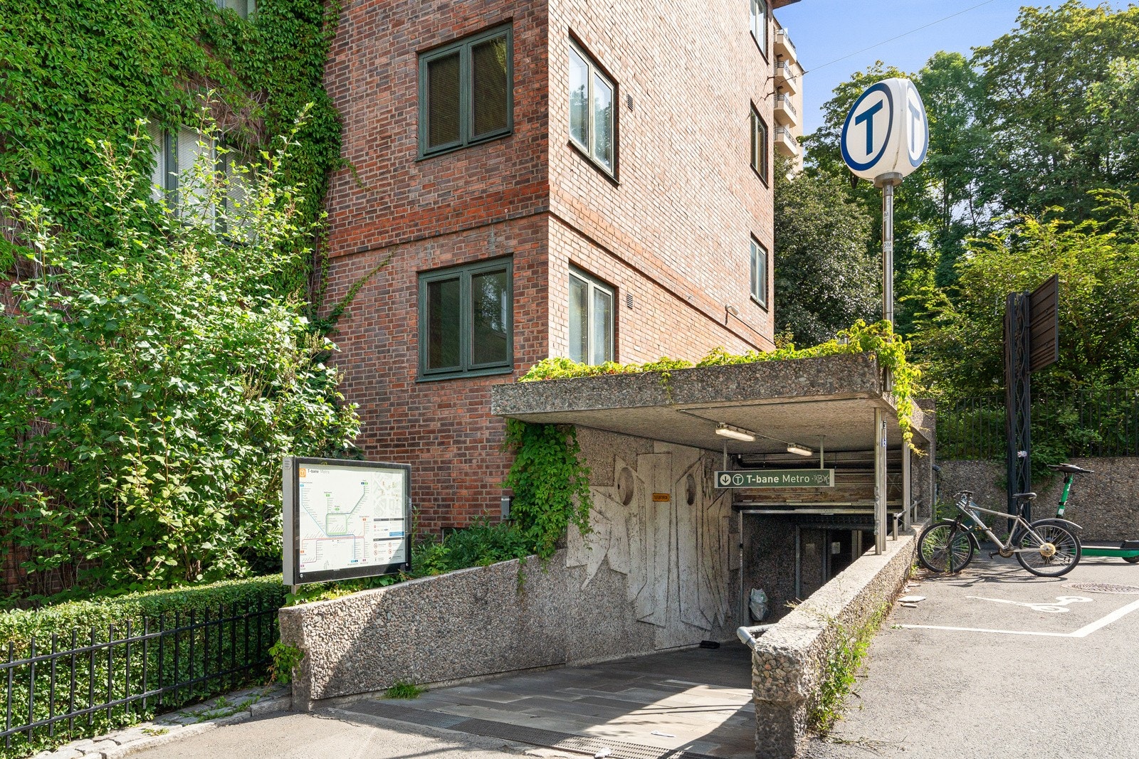 Svært sentral beliggenhet, servicetilbud og kollektiv rett utenfor leiligheten Galleribilde