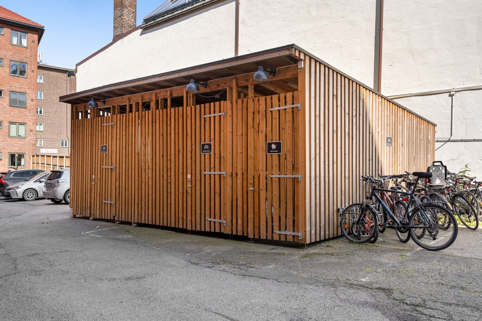 Felles sykkelbod og bod for barnevogn. Galleribilde