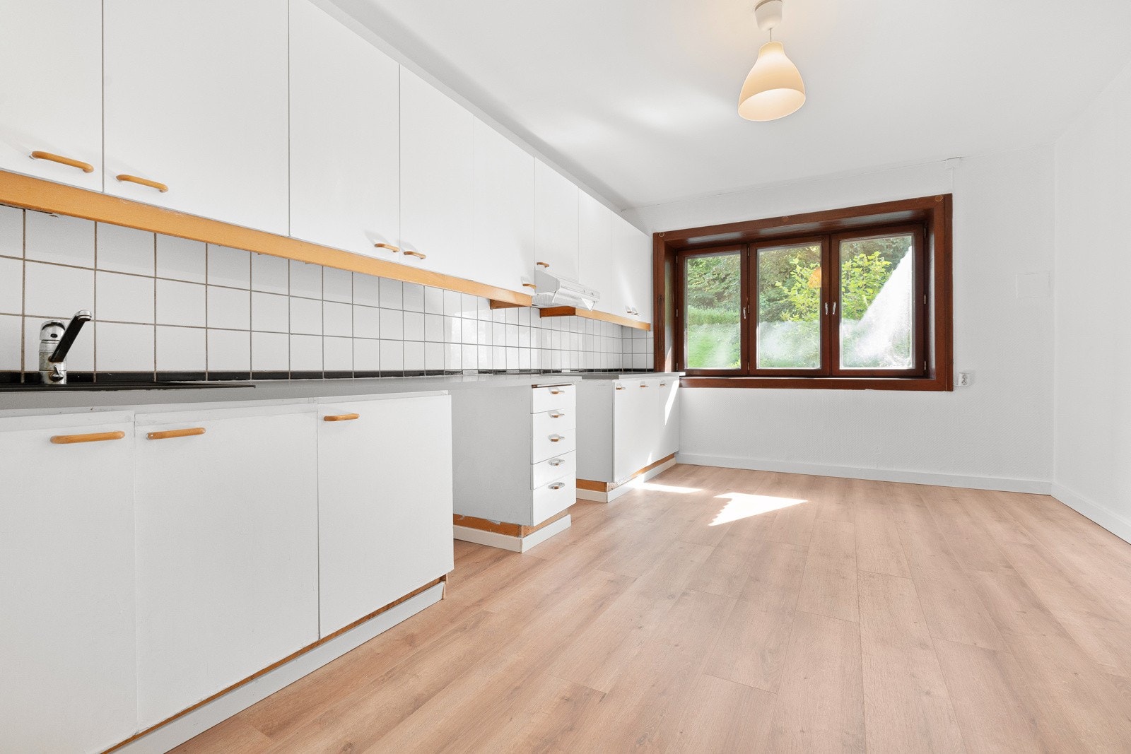 Lys og romslig 3-roms hjørne/endeleilighet med stort potensial. Galleribilde