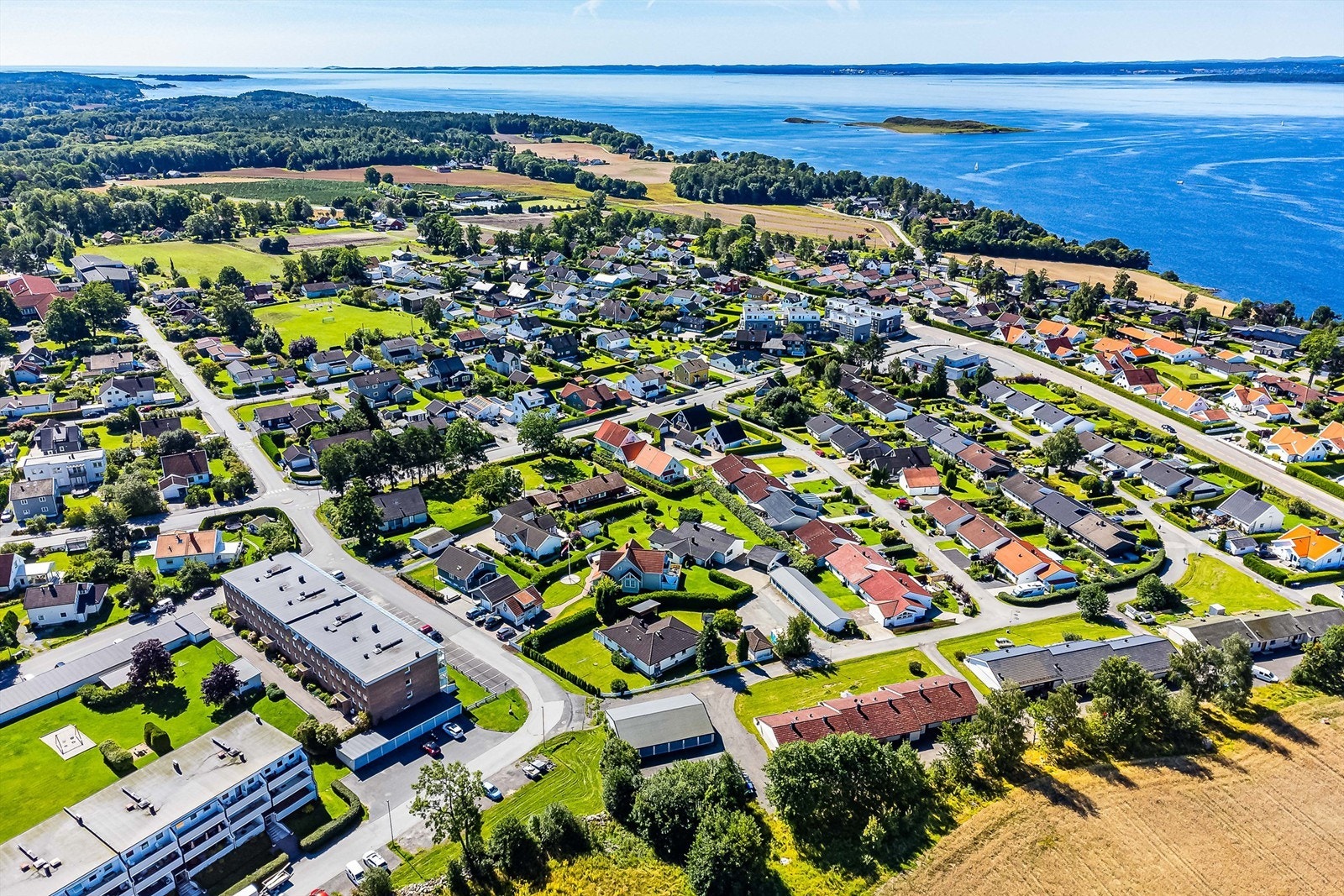 Sommerstid er nærheten til sjøen og strender et stort pluss. Galleribilde