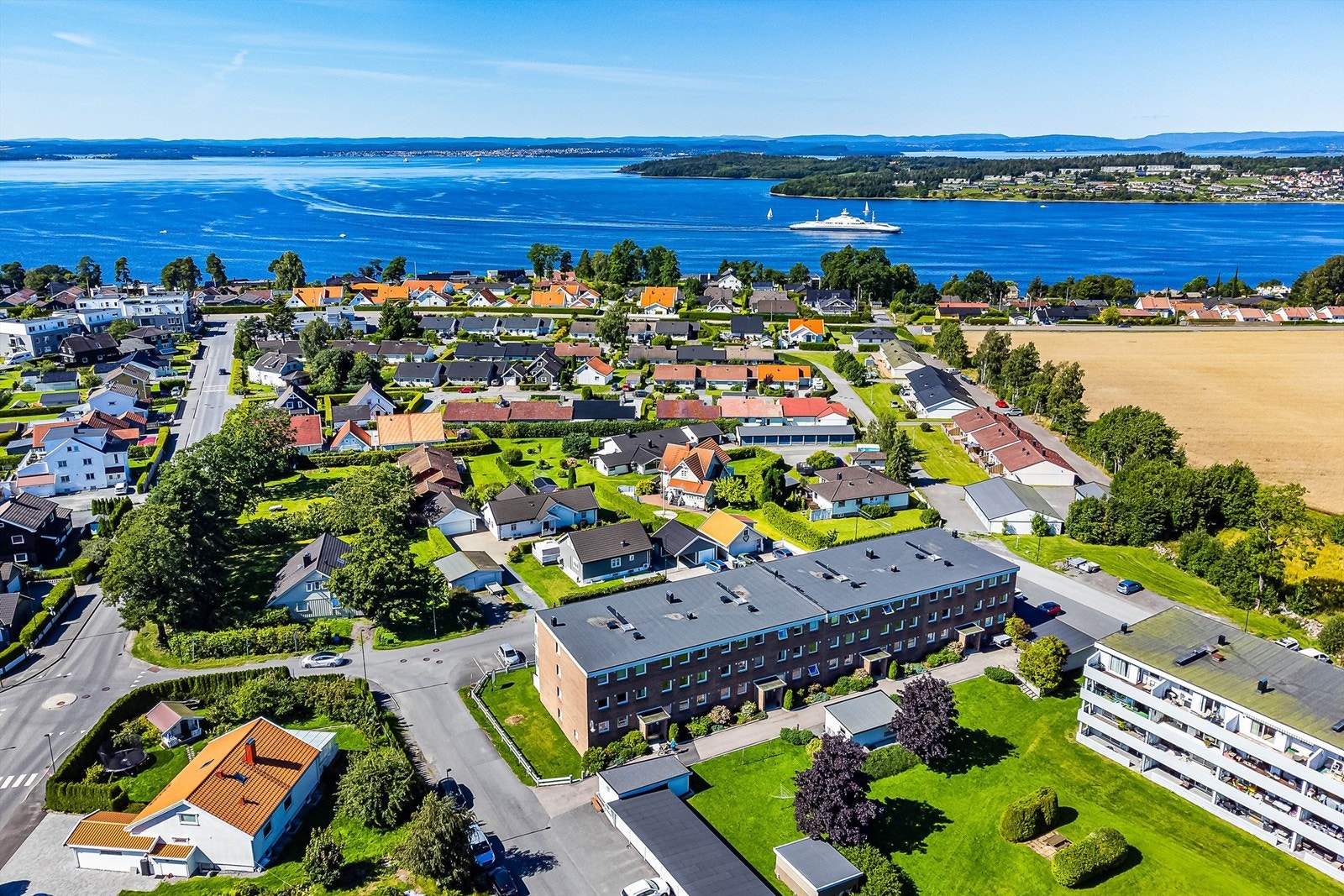 Barnehager og skoler på alle trinn er lett tilgjengelig i nærmiljøet. Galleribilde
