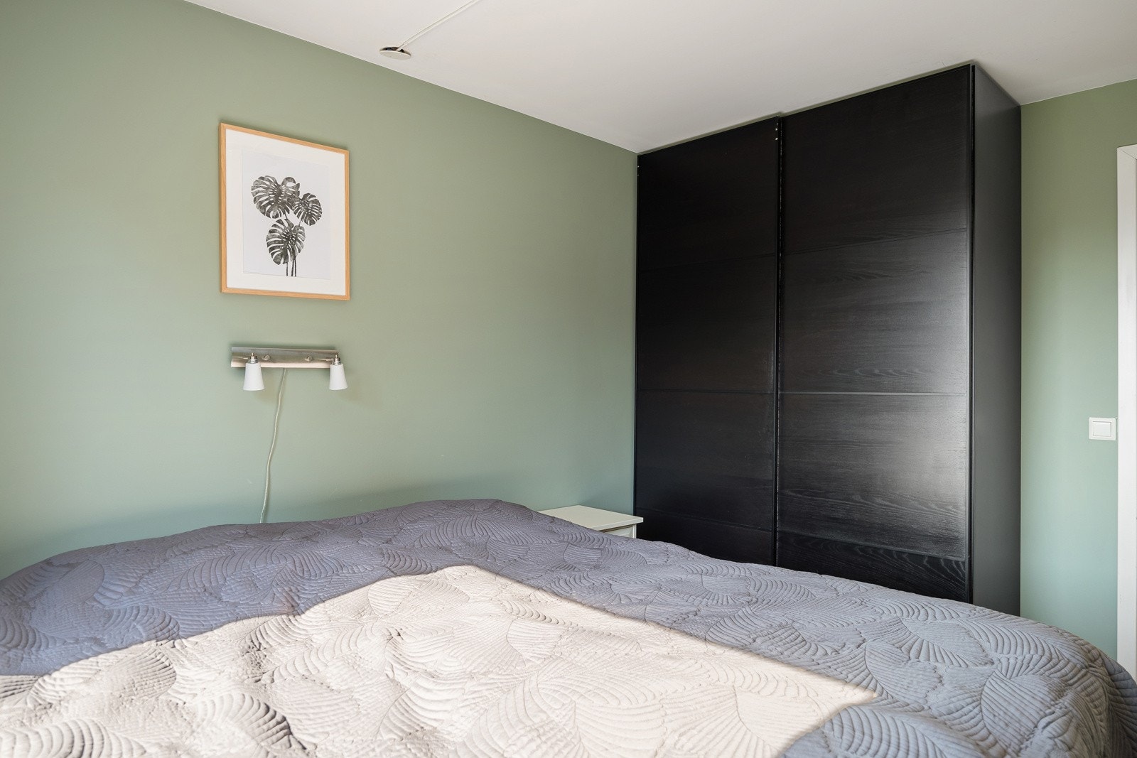 Her har man god plass til stor dobbeltseng og garderobe. Galleribilde
