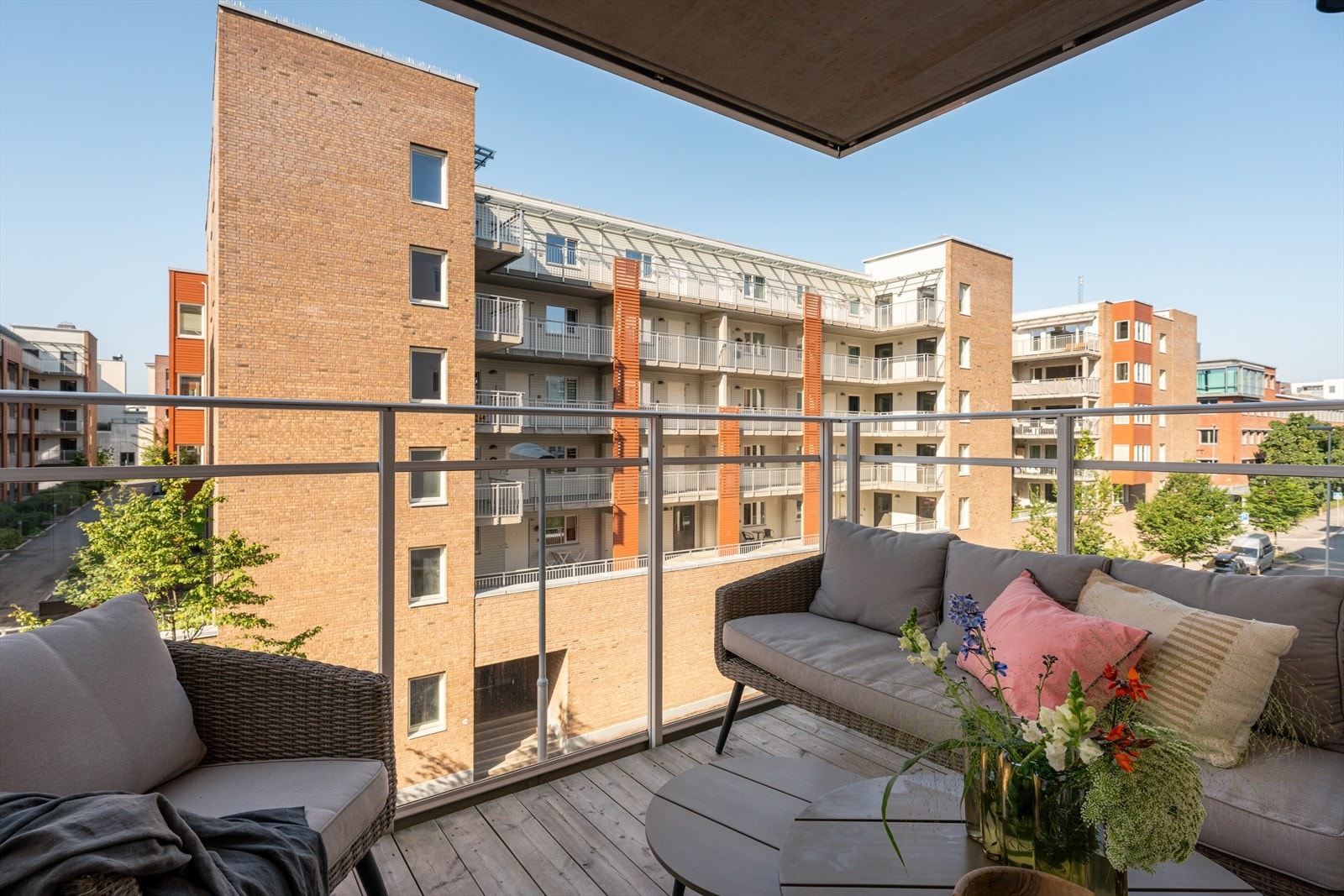 Dette er en lys og romslig 2-roms med fin og fri utsikt sentralt på Løren! Galleribilde