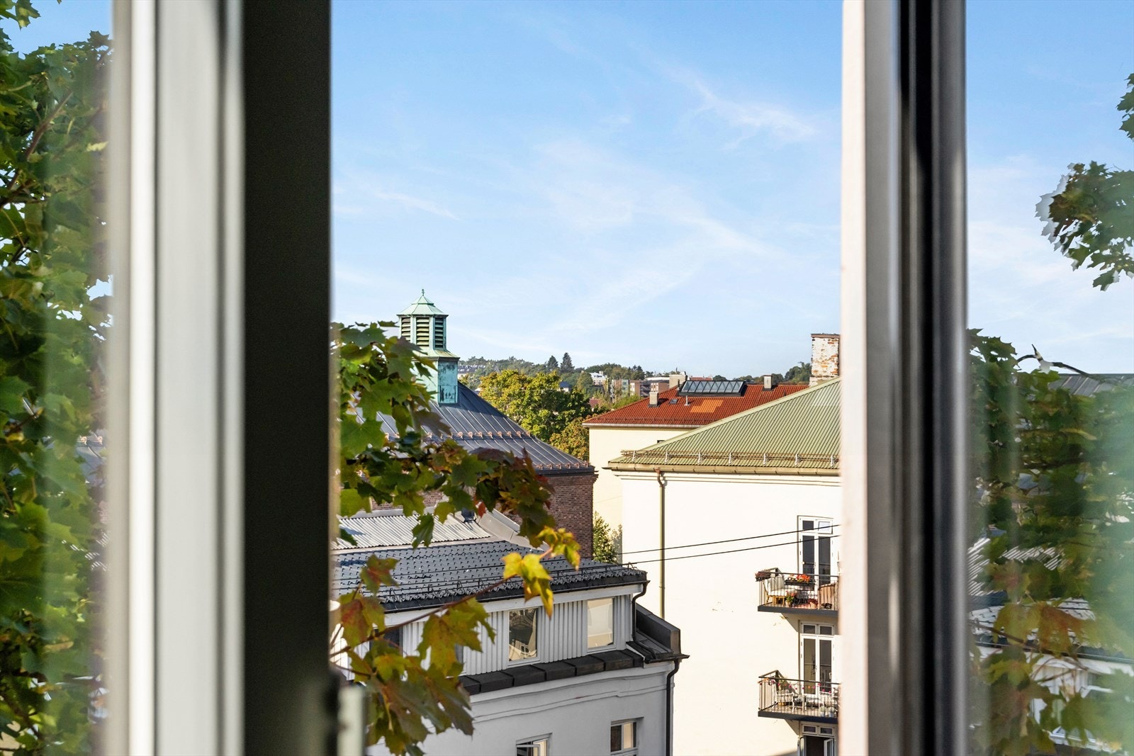Arealeffektiv 1-roms beliggende høyt og fritt i byggets 5. etg Galleribilde