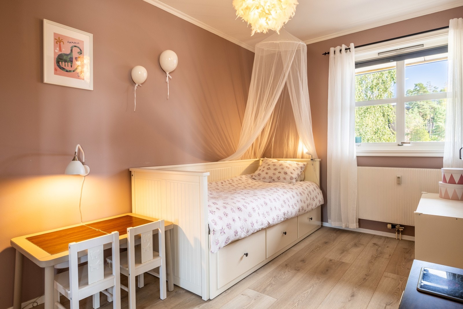 Soverom to og tre har inngang fra entréen, og er velegnet som gjesterom, barnerom eller kontor. Galleribilde