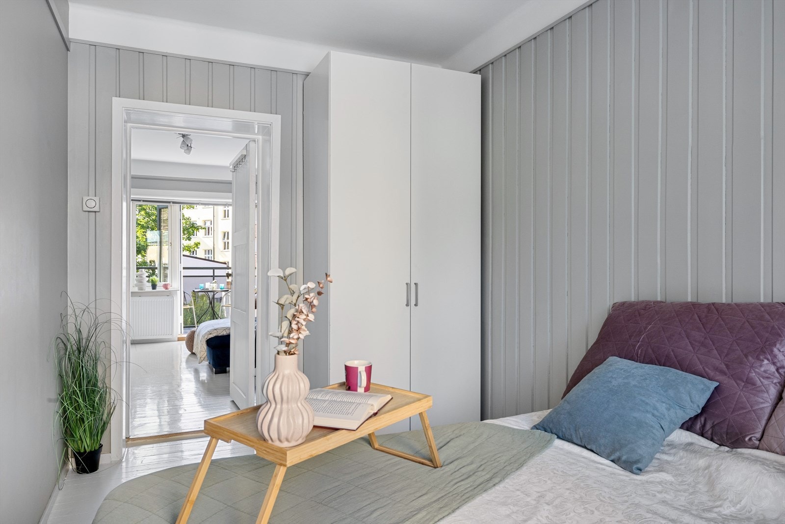 Stort soverom med god plass til dobbeltseng. Galleribilde