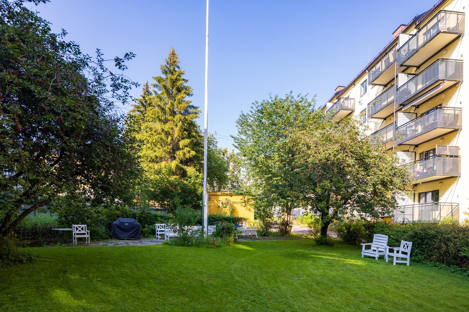 Leiligheten har en meget sentral beliggenhet i nærheten av "alt". Galleribilde