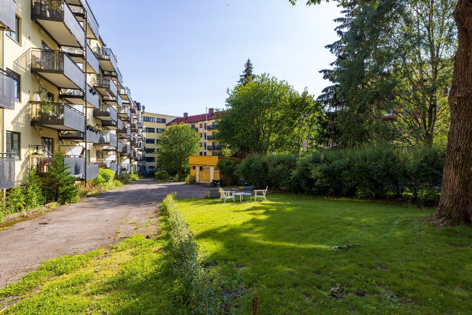 Kommunale avgifter er inkl. i felleskostnader. I tillegg er det ingen dok.avgift! Galleribilde