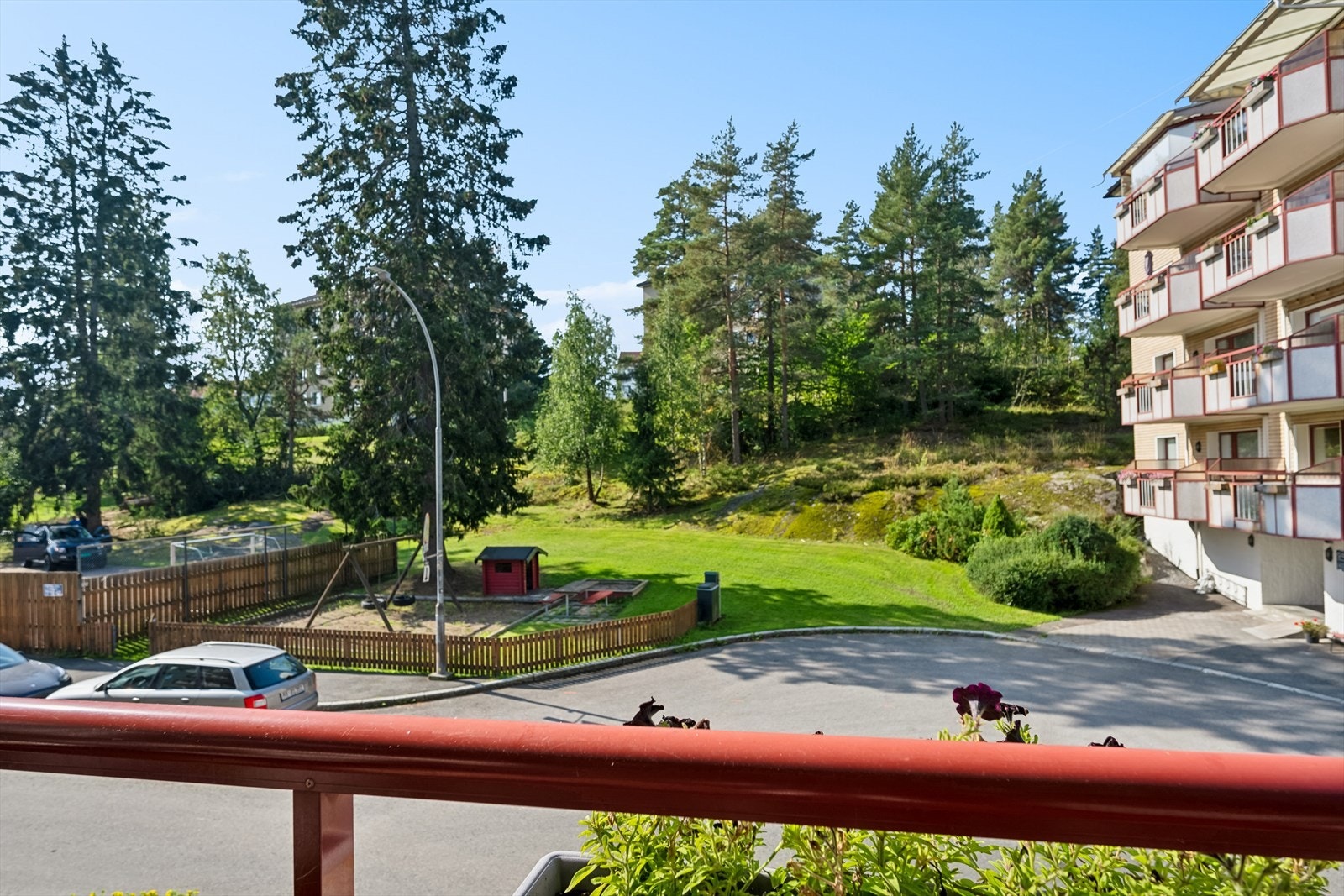 Grønt, idyllisk og barnevennlig. Galleribilde