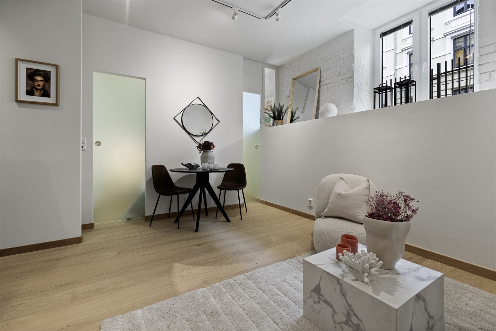 Skyvedører fra stuen inn til soverommet. Galleribilde