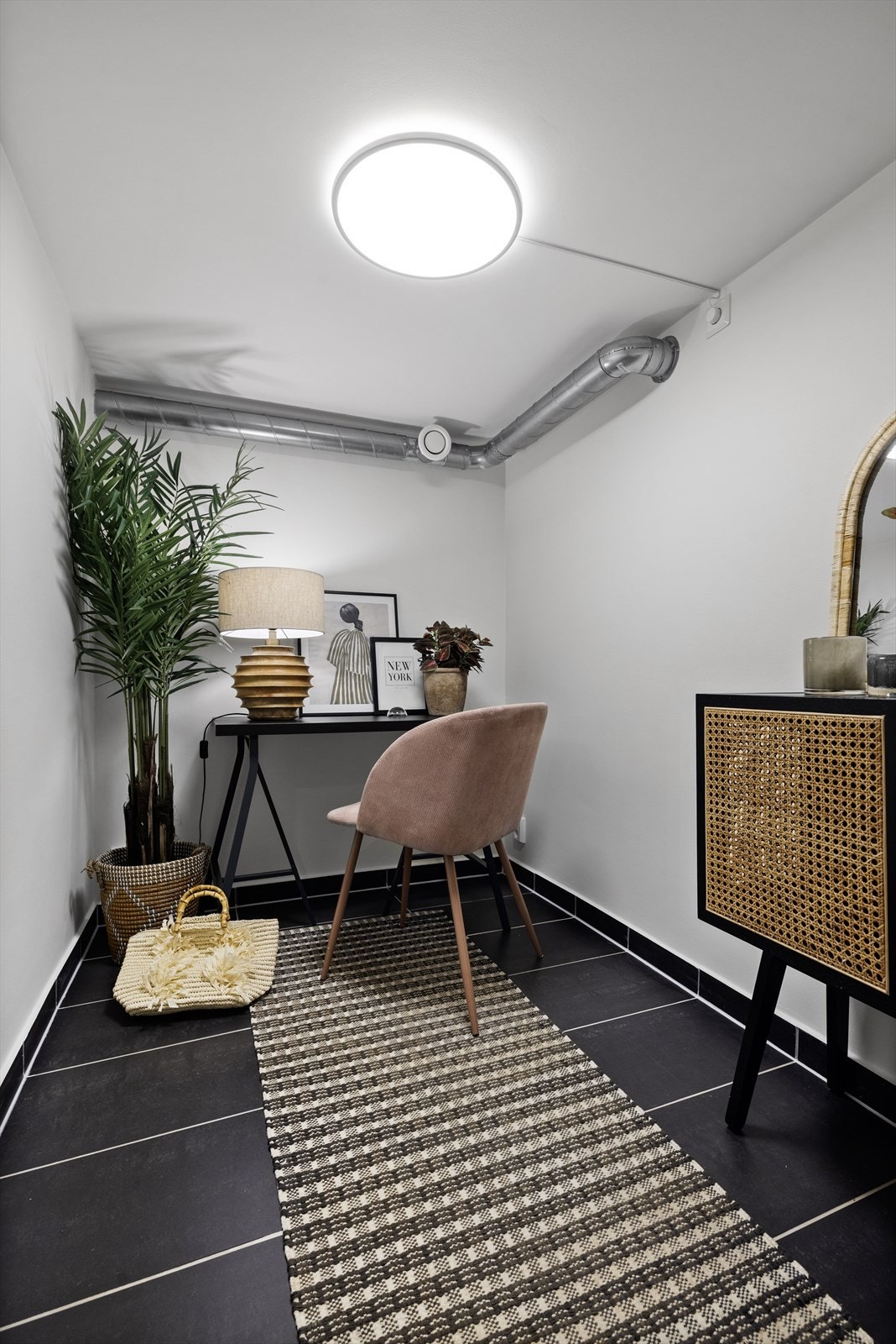 Boden har blitt benyttet som kontor. Galleribilde