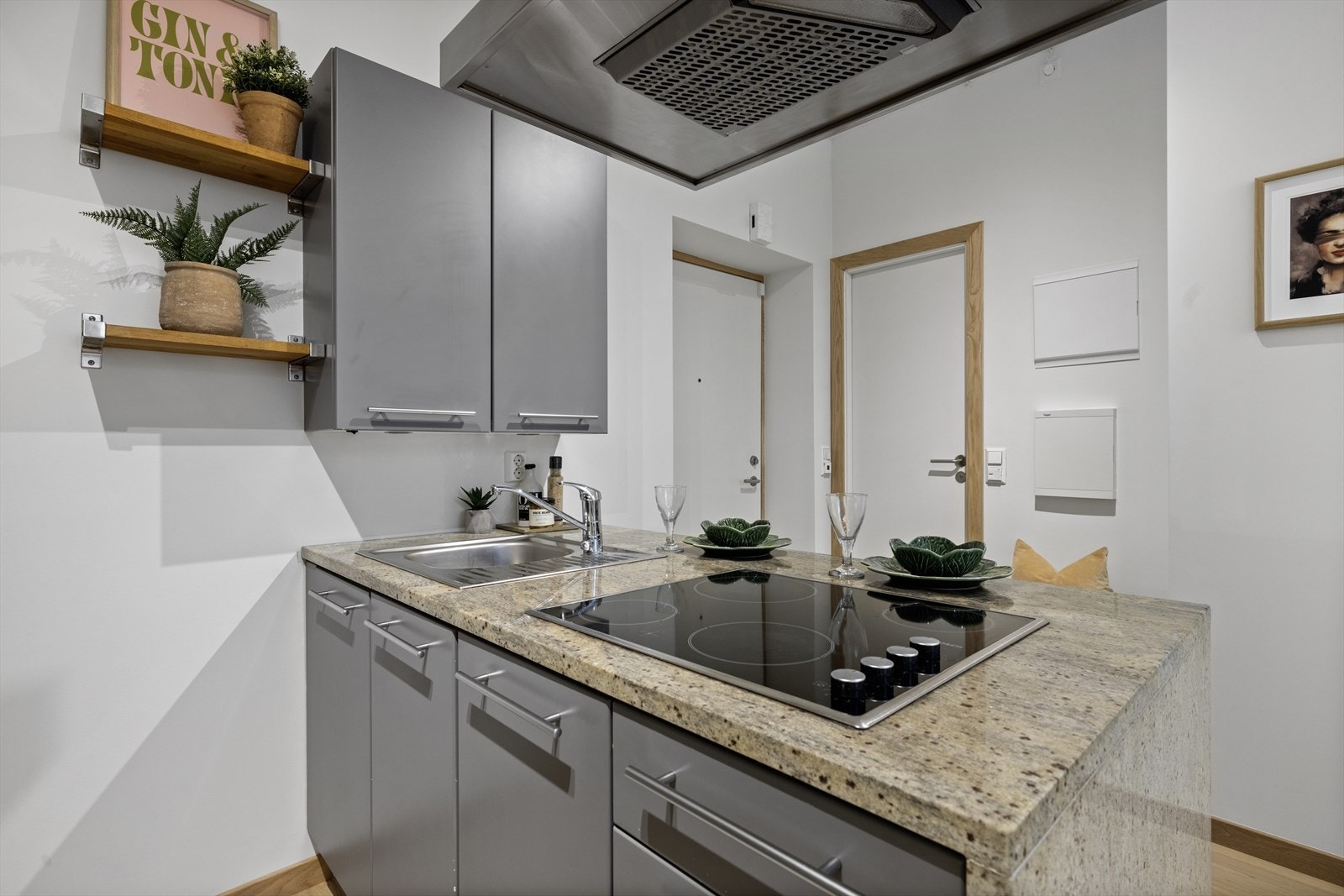 Benkepate i stein. Galleribilde