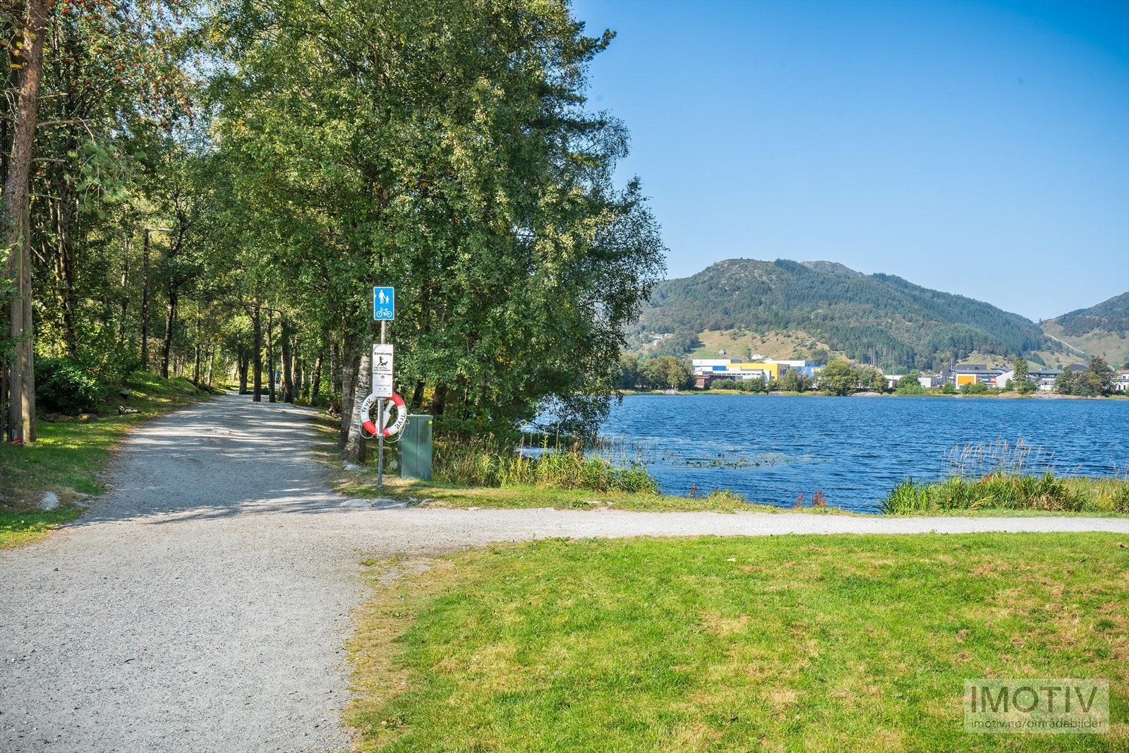 - Gangavstand til vakre Liavatnet, perfekt for en rolig søndagstur eller joggerunde - Galleribilde