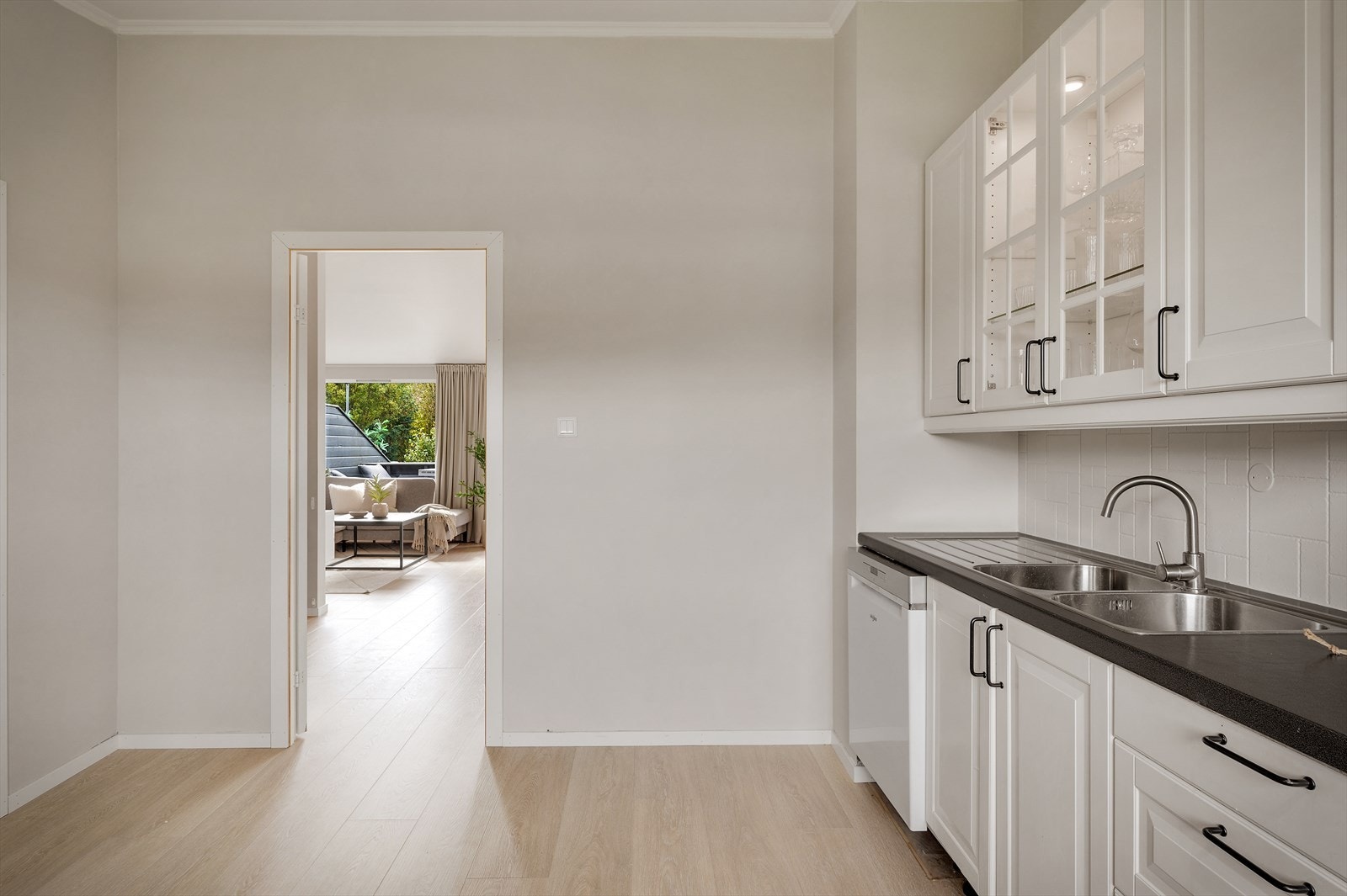 - 2. etasje har en svært generøs takhøyde inntil 3,29m² (!) - Galleribilde