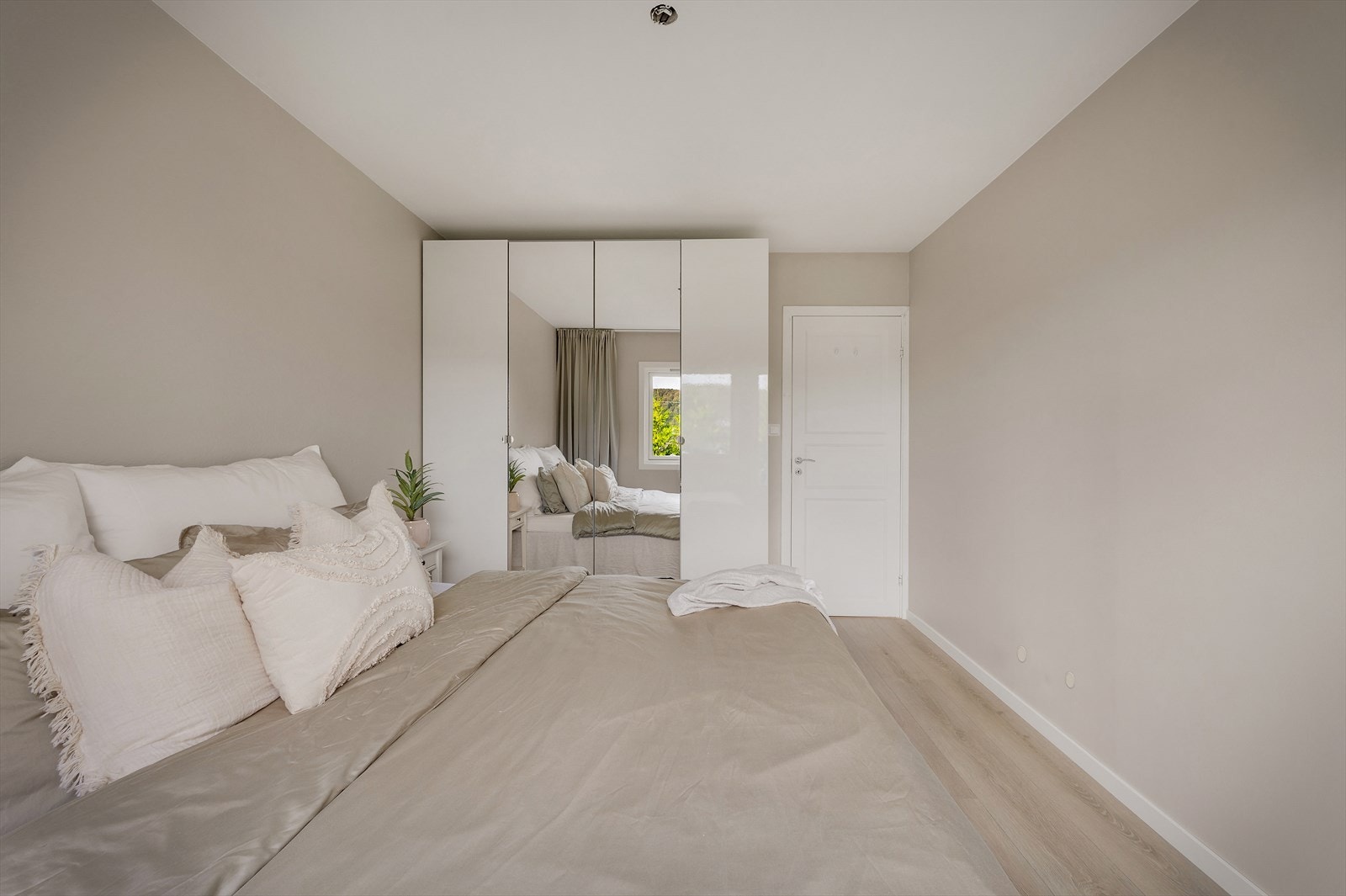 - Nytt gulv fra 2024. Soverom 2 og 3 ble også nymalt i år - Galleribilde