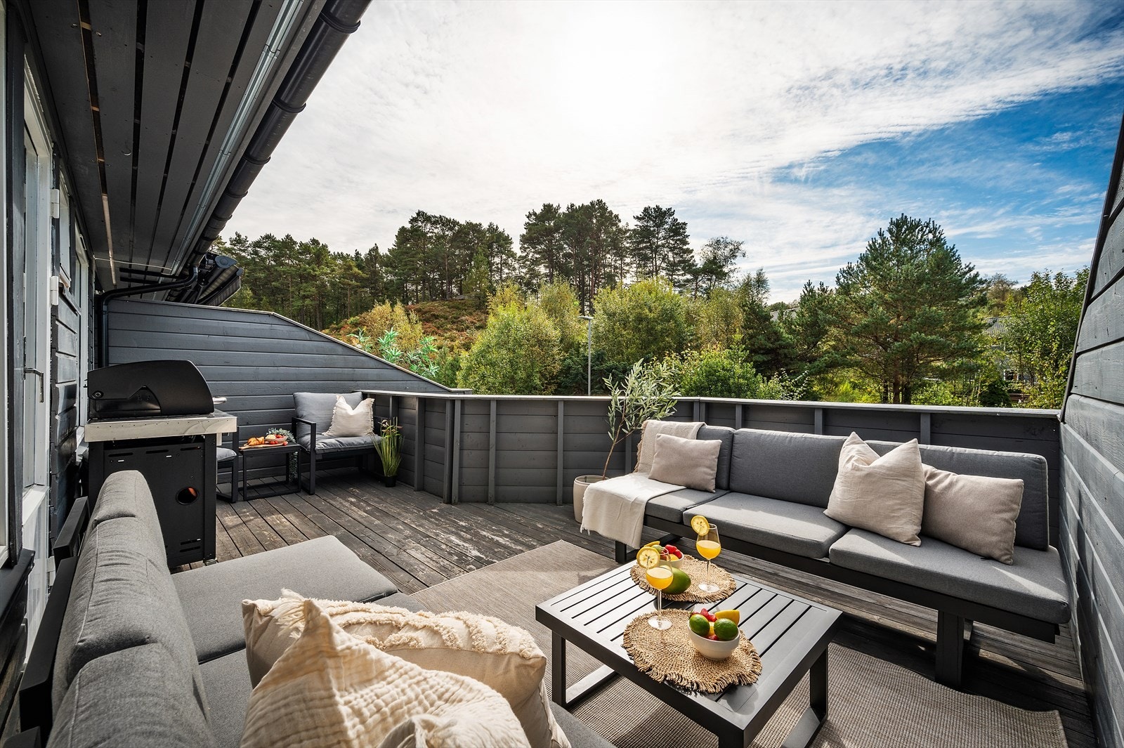 - En lekker familiebolig over 2 plan i et ettertraktet, sentralt boligfelt - Galleribilde