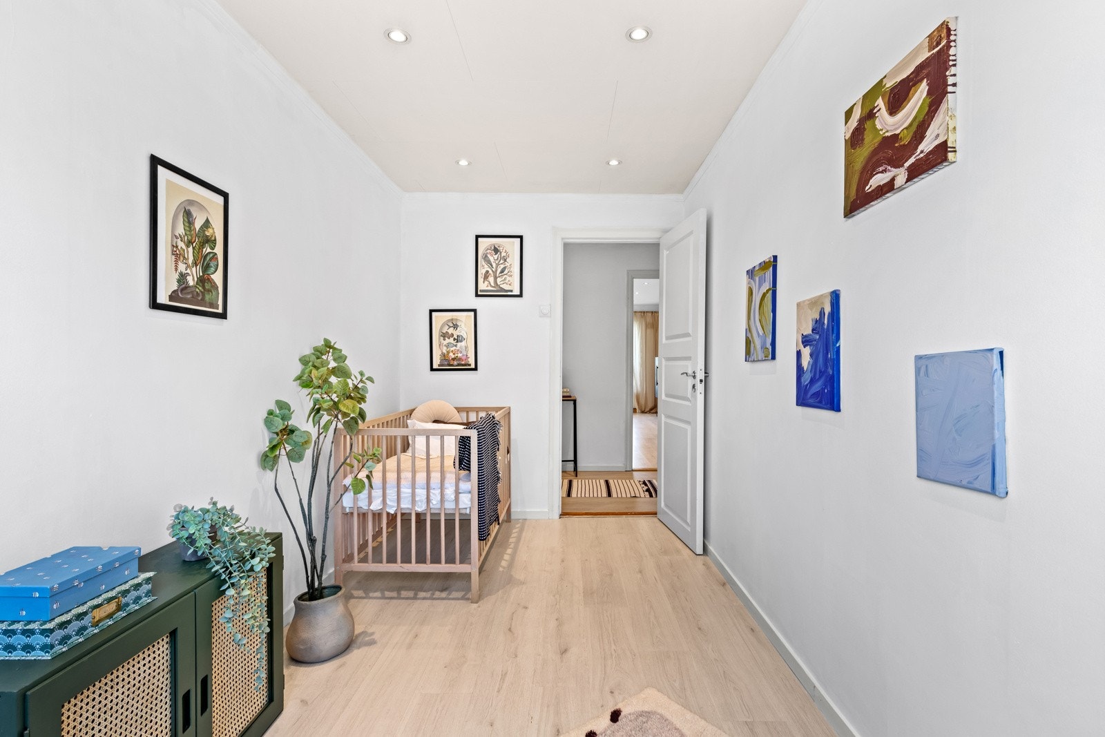 Dette er et rom som passer ypperlig som barnerom, gjesterom, hobbyrom, kontor - alt etter eget behov! Galleribilde