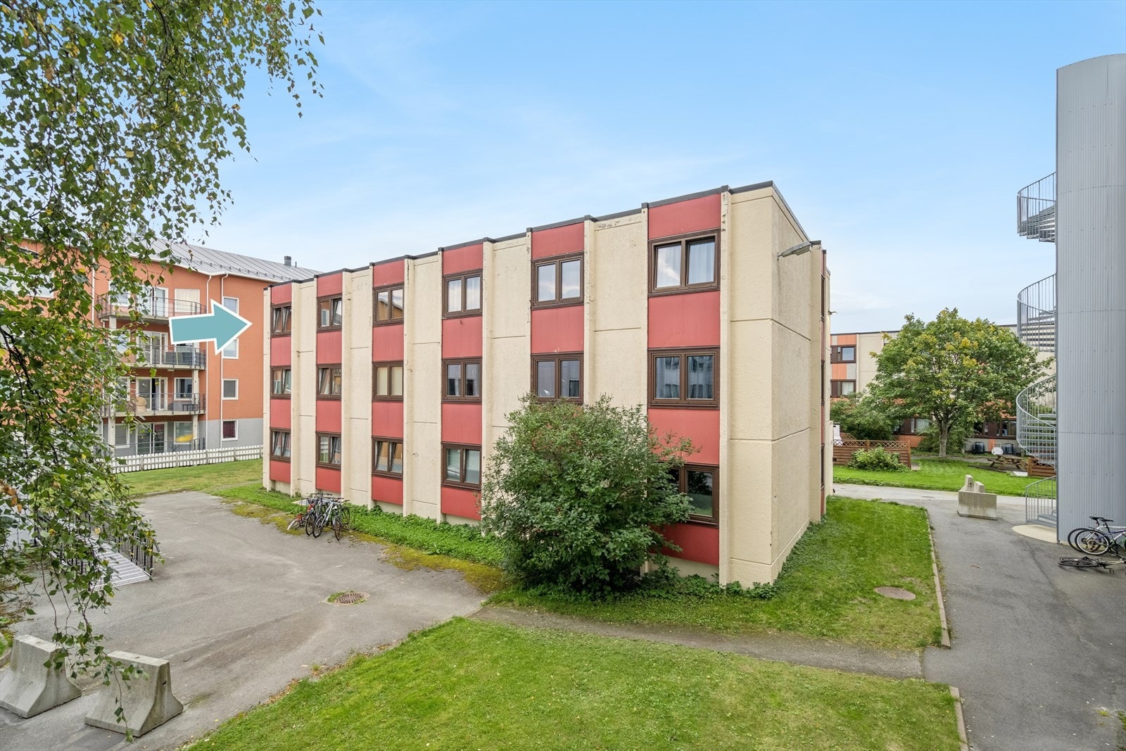 Leiligheten har en god intern beliggenhet i 3. og øverste etasje i blokka. Galleribilde